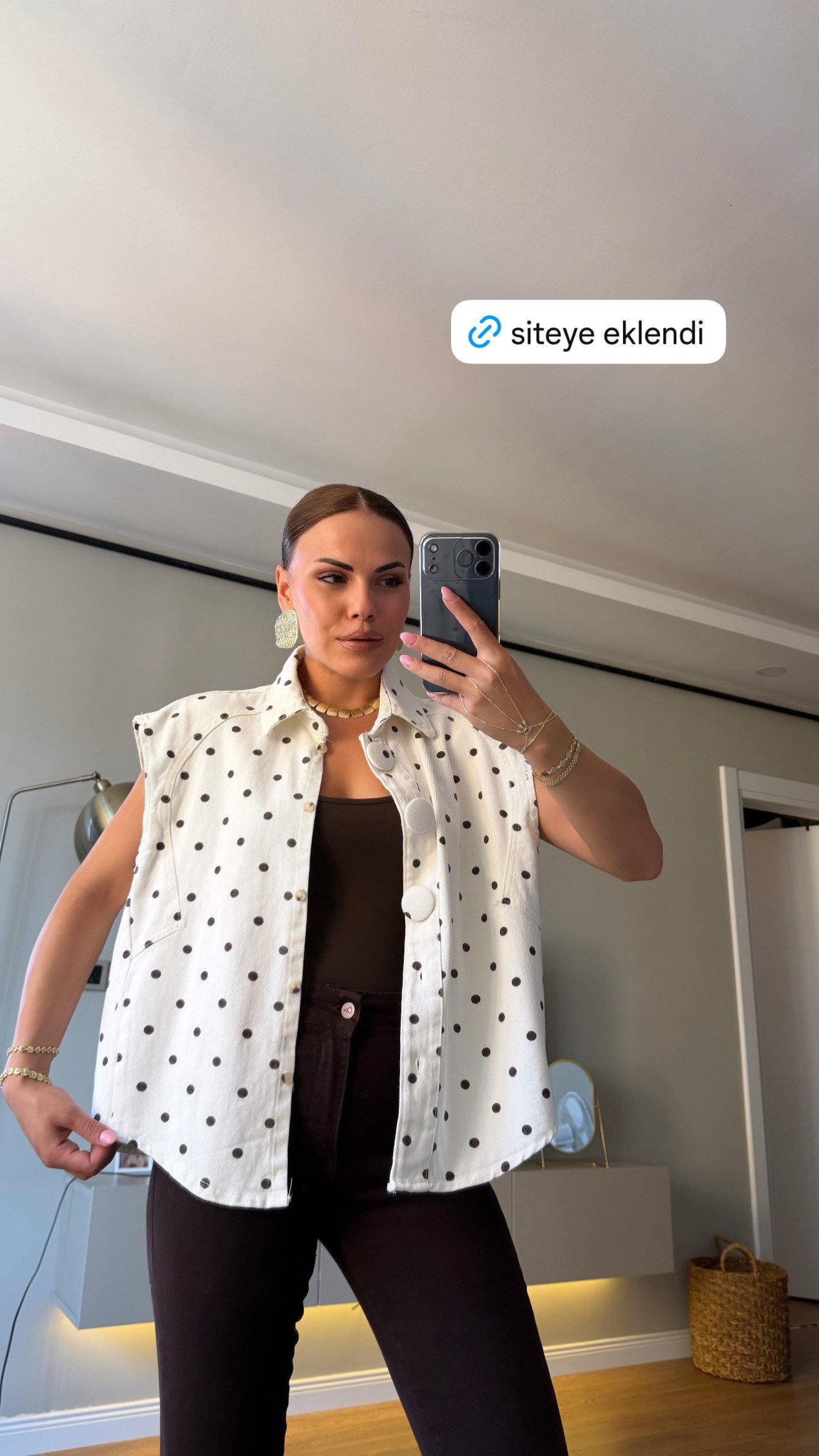 Büyük Düğmeli Puantiyeli Oversize Kolsuz Yelek