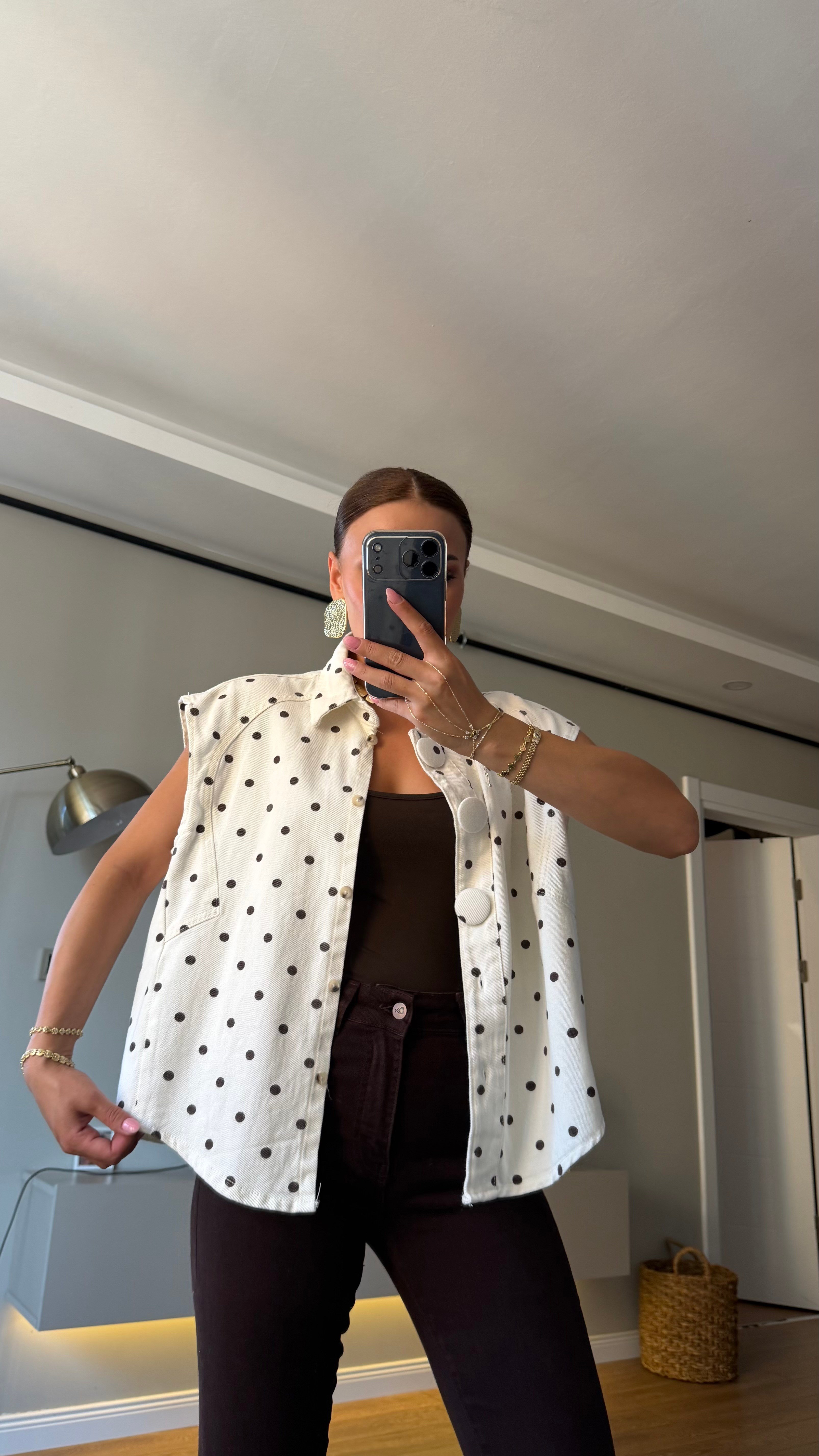 Büyük Düğmeli Puantiyeli Oversize Kolsuz Yelek