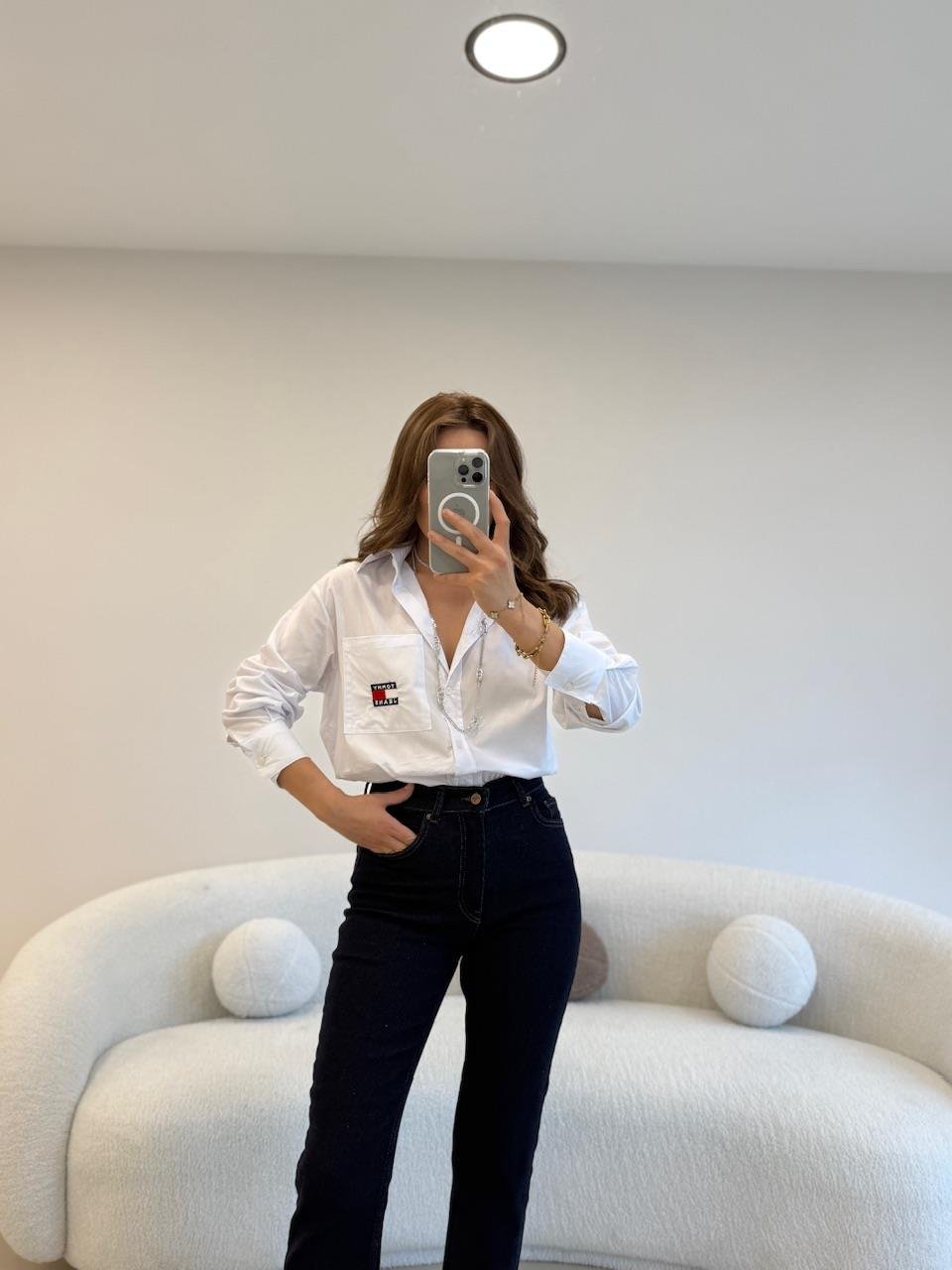 CEP İŞLEMELİ POPLİN GÖMLEK