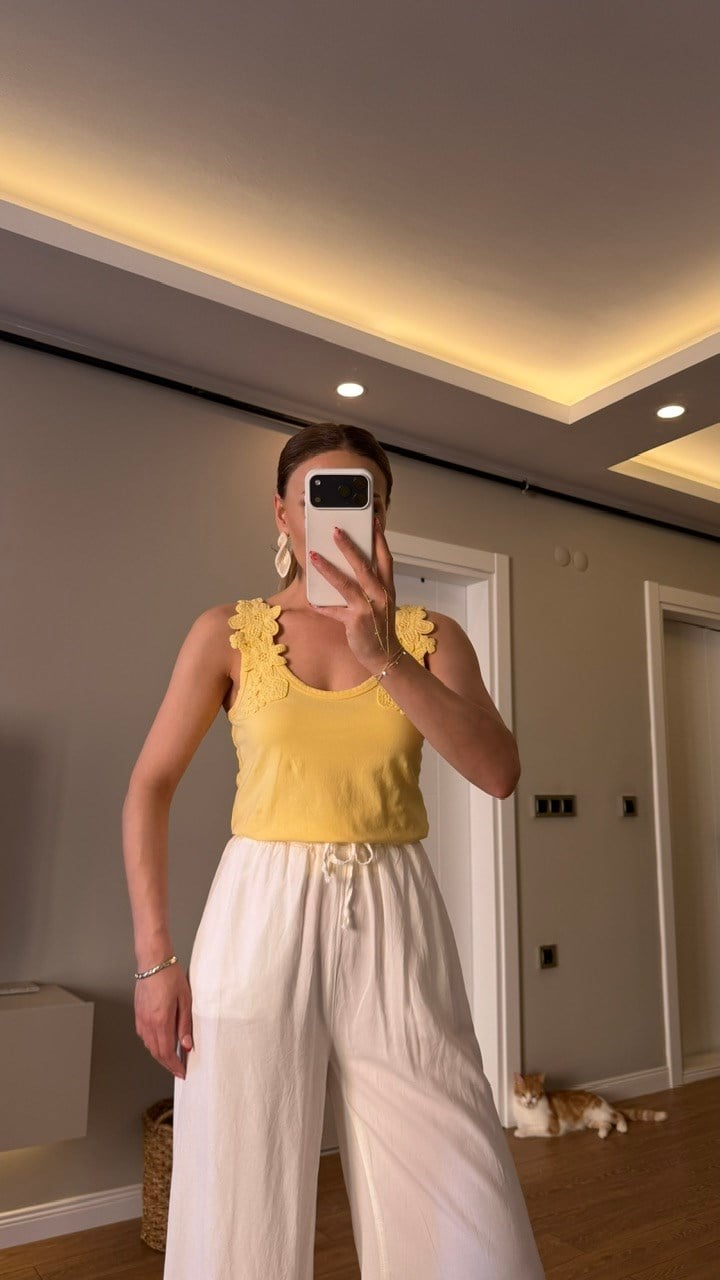ÇİÇEK İŞLEMELİ ASKILI ATLET SARI
