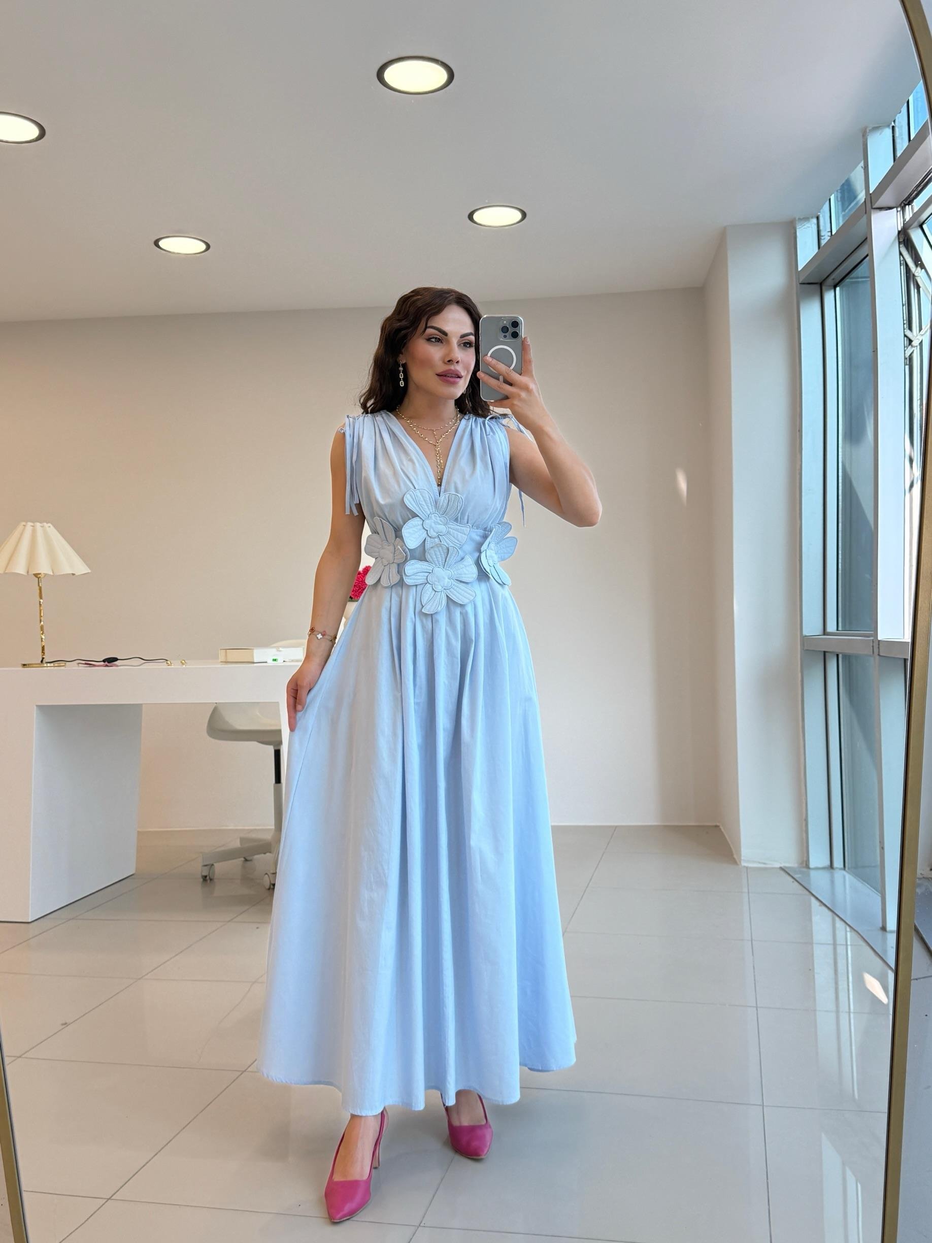 ÇİÇEK İŞLEMELİ TASARIM ELBİSE MAVİ