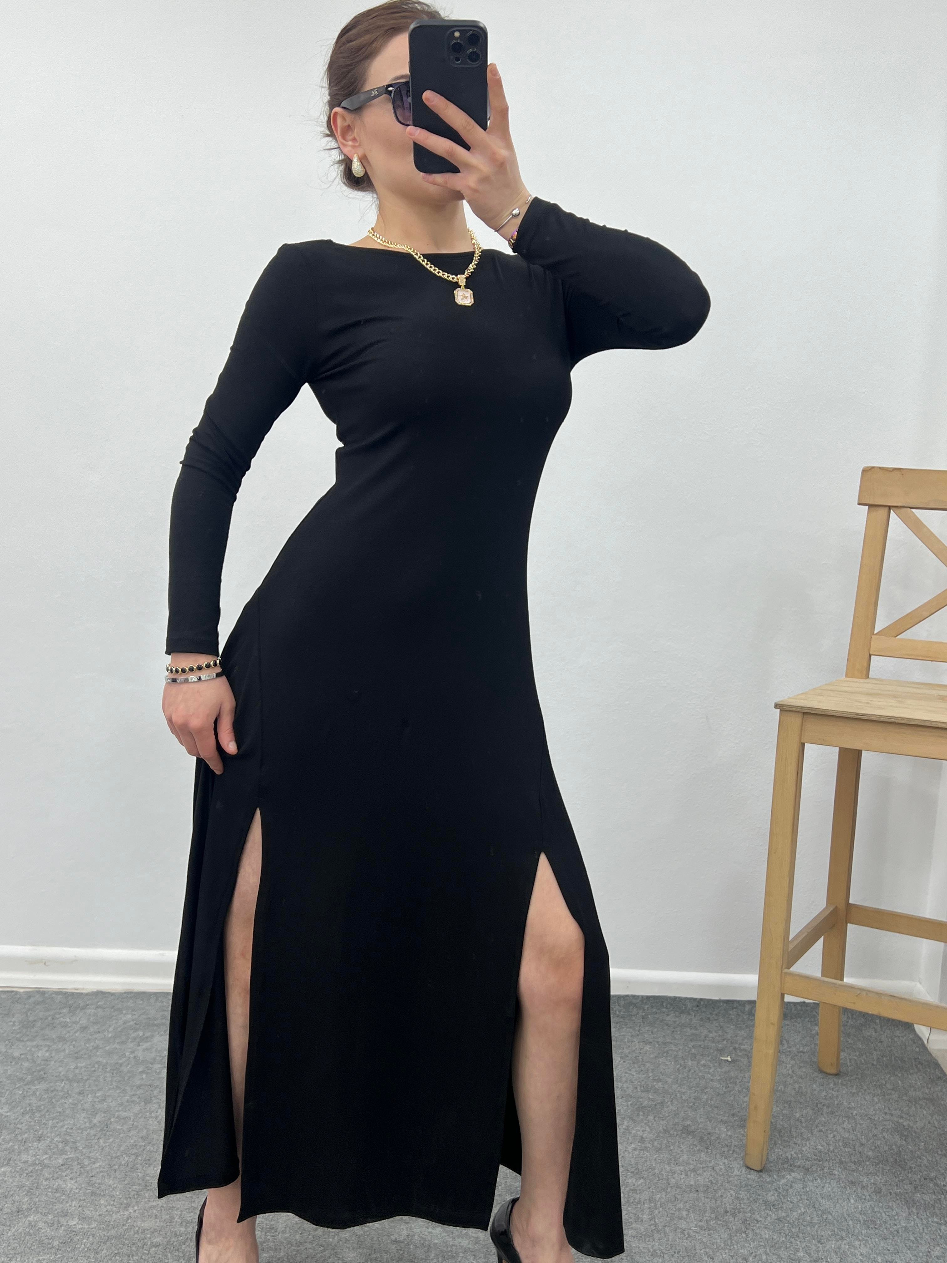 ÇİFT YIRTMAÇLI ÖRME ELBİSE