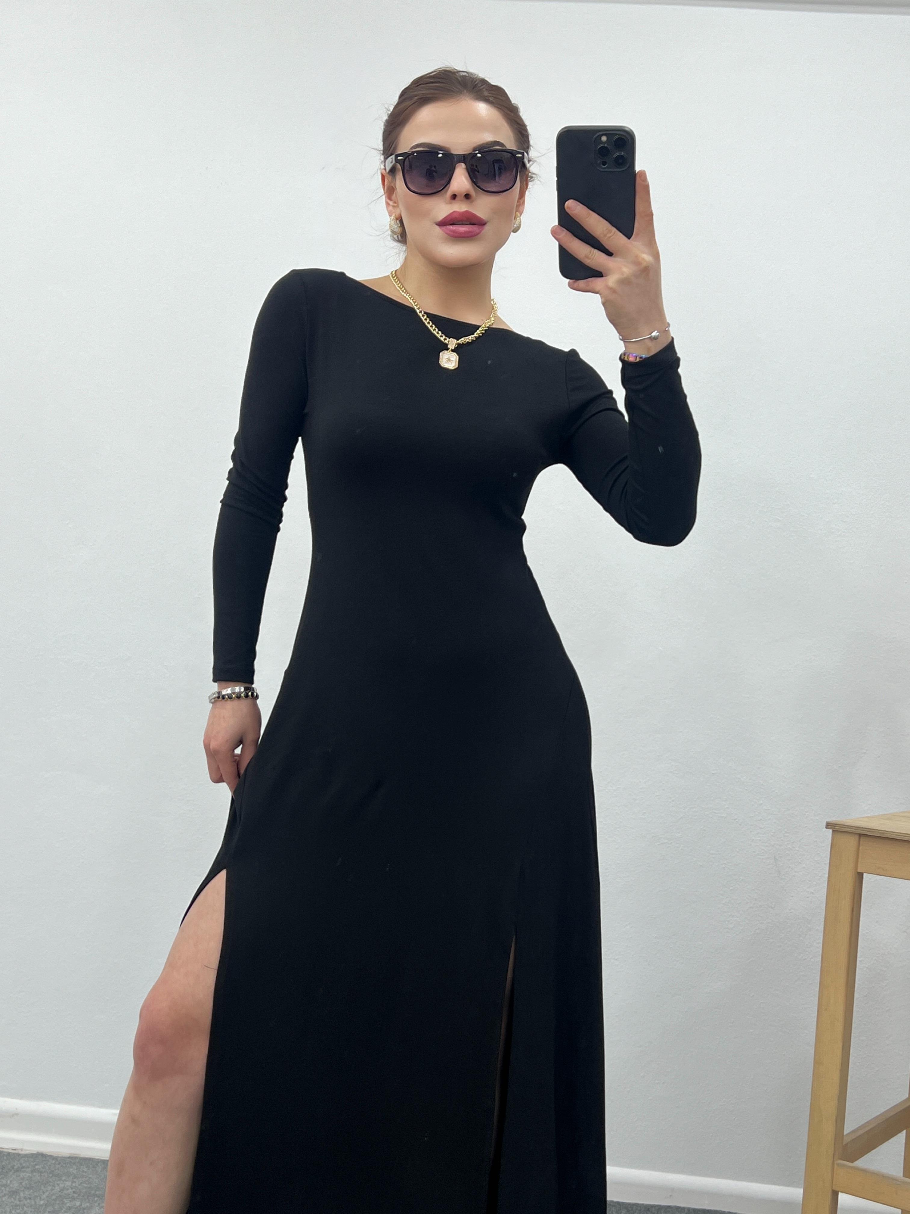 ÇİFT YIRTMAÇLI ÖRME ELBİSE