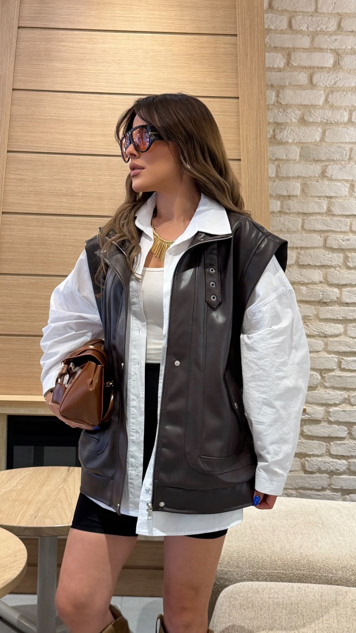 Dik Yaka Fermuarlı Çıtçıt Detaylı Deri Yelek Acı Kahve