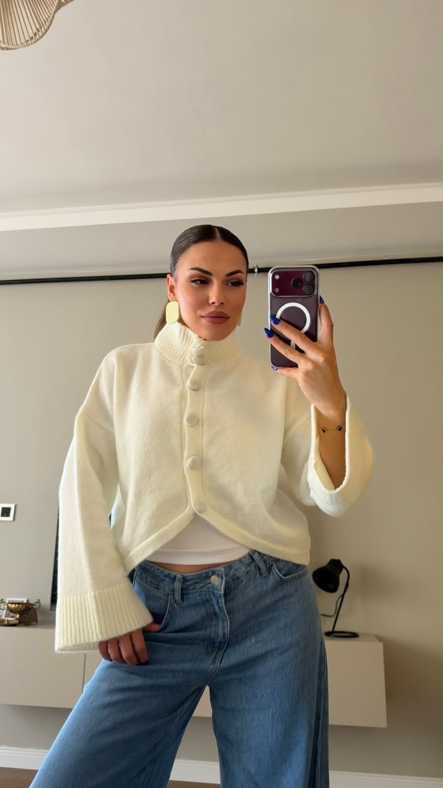 Ekru Dik Yakalı İri Düğmeli Örme Triko Hırka