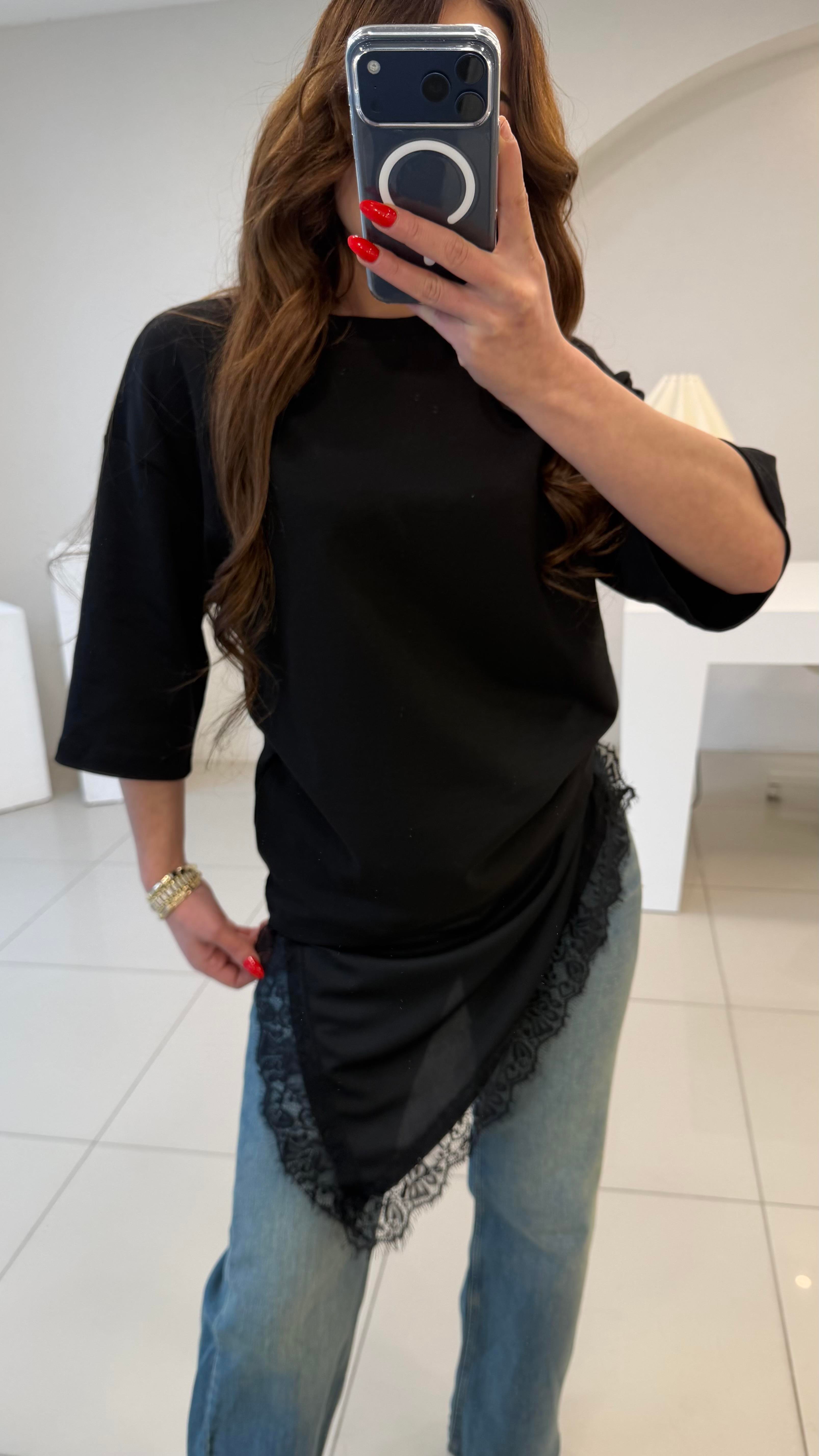 ETEK UCU DANTELLİ ASİMETRİK TSHIRT SİYAH