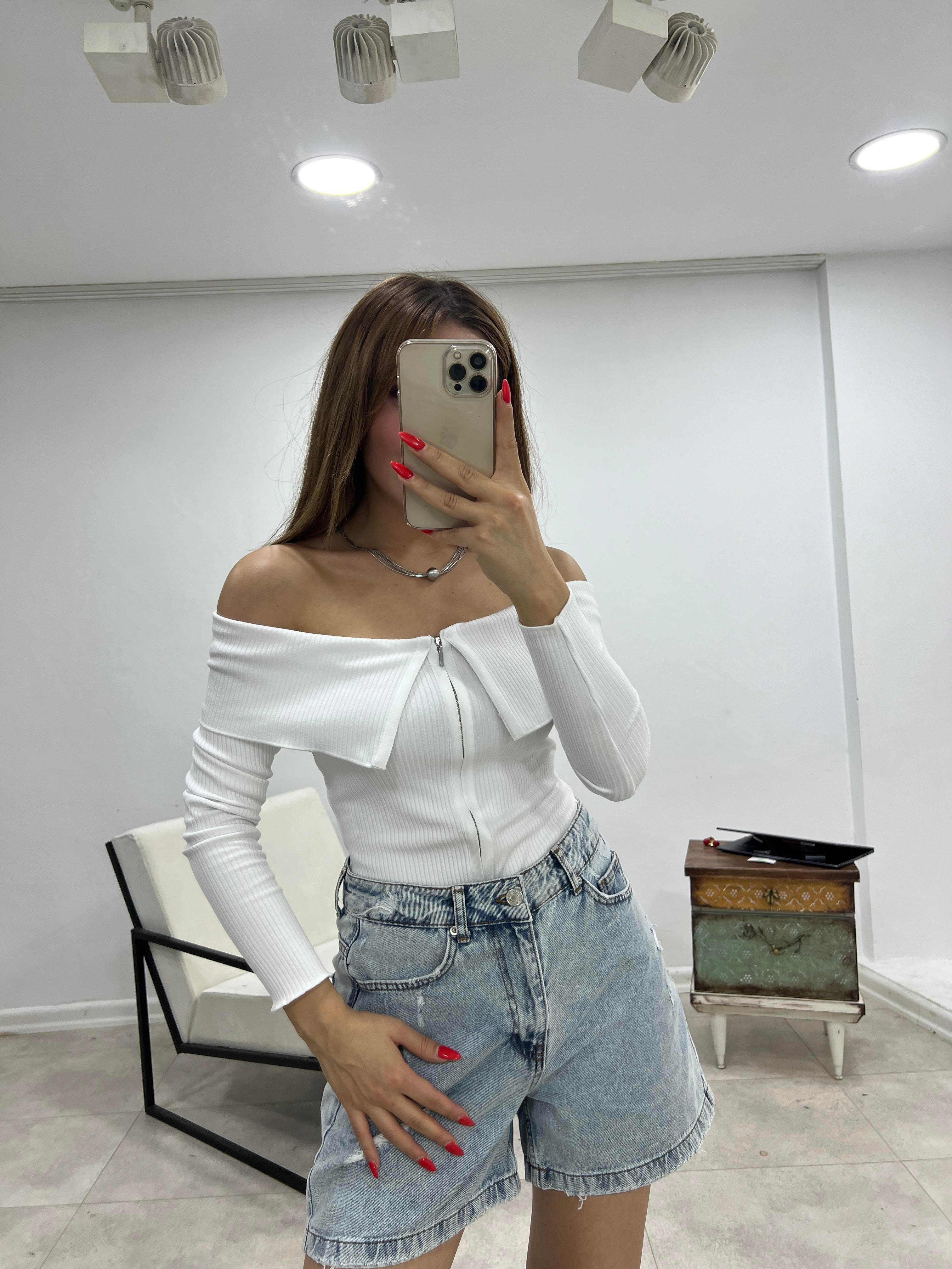 FERMUARLI OMUZ DEKOLTELİ TRİKO