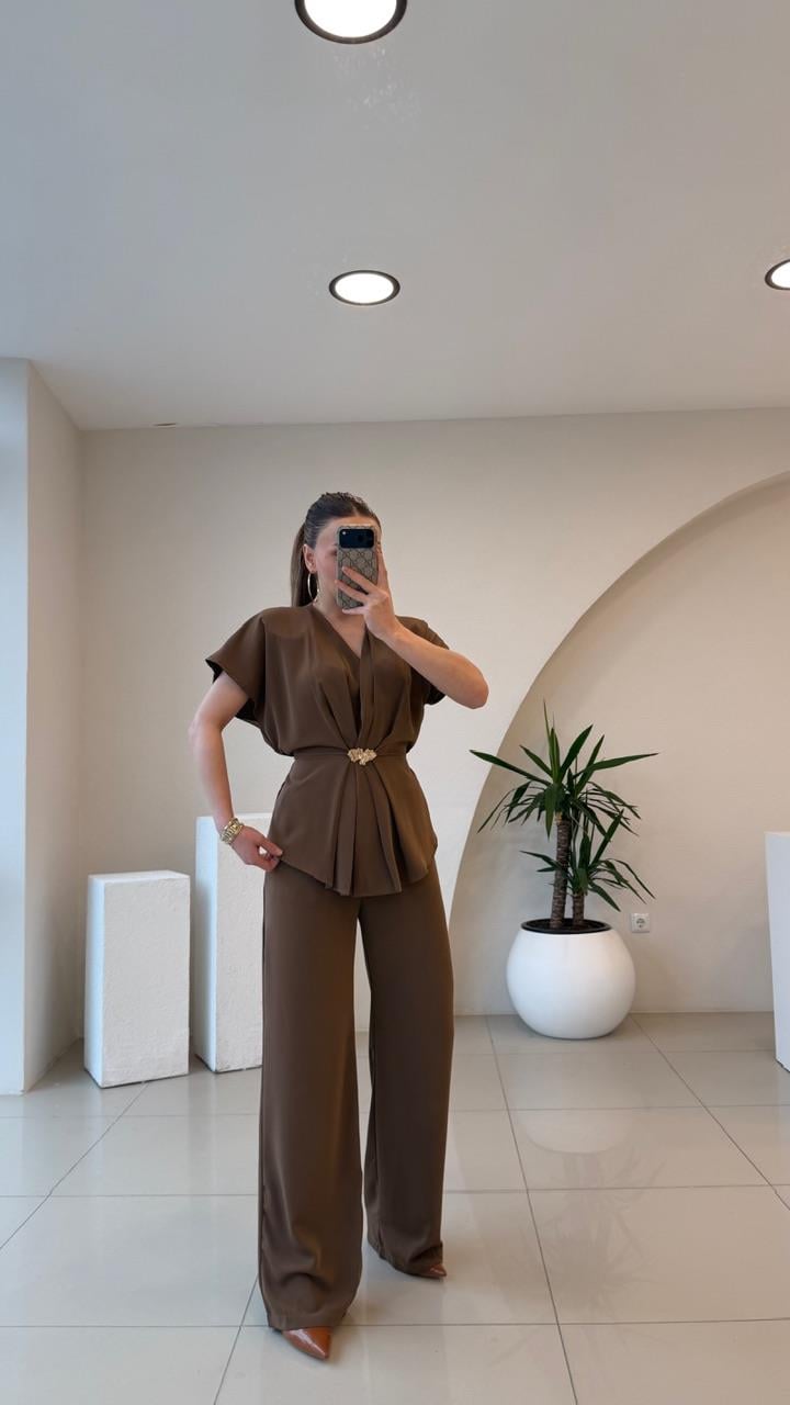 GOLD AKSESUARLI BELDEN BAĞLAMALI KISA KOL TAKIM TOPRAK RENK