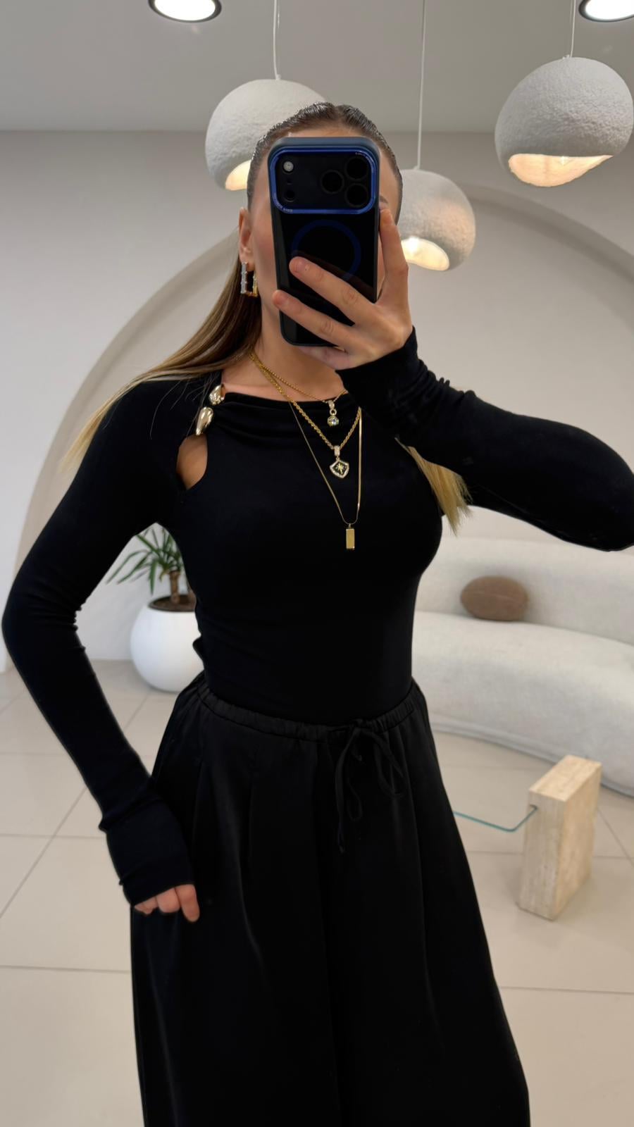 GOLD AKSESUARLI BLUZ SİYAH