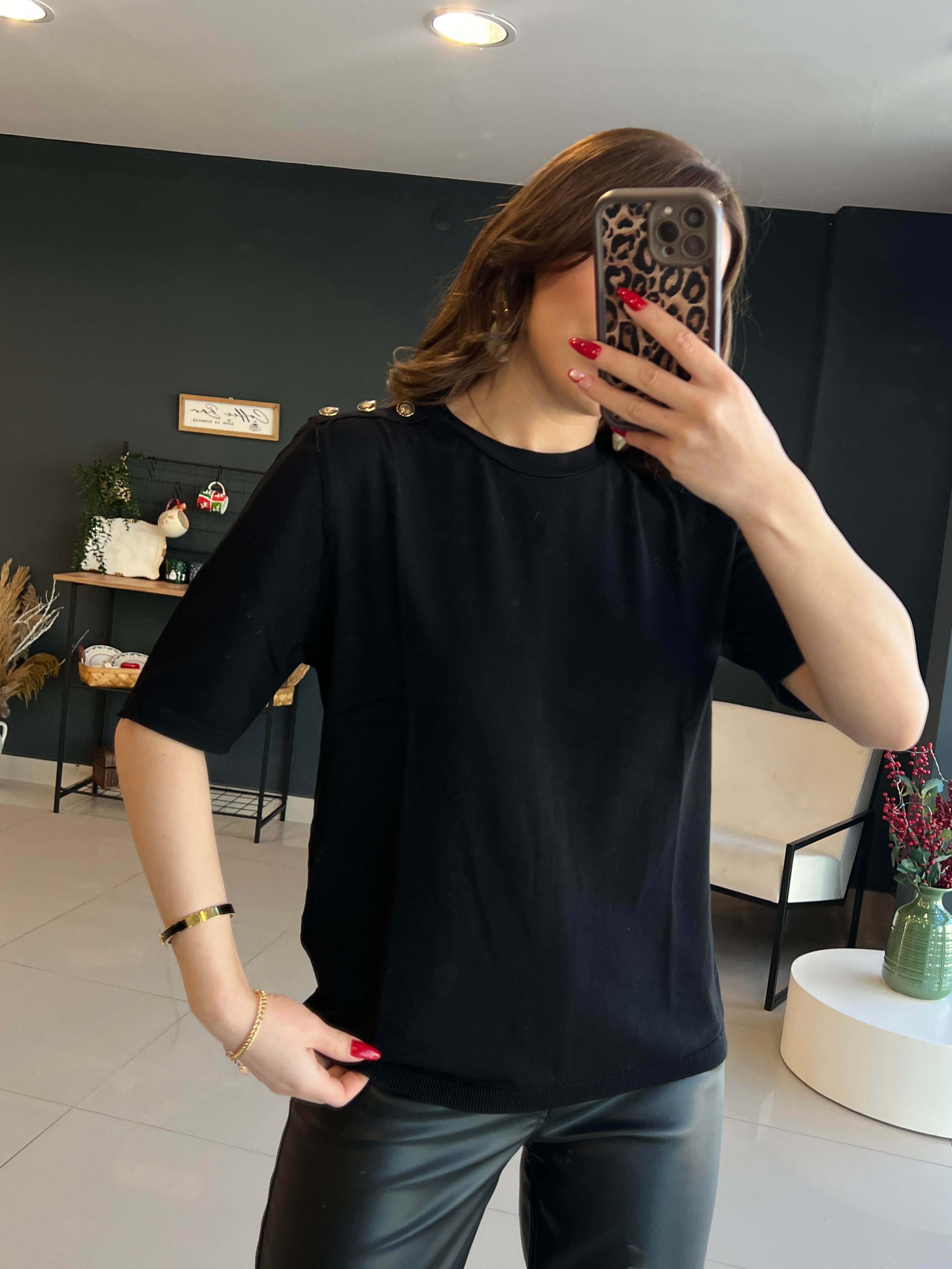 GOLD DÜĞMELİ BASİC BLUZ