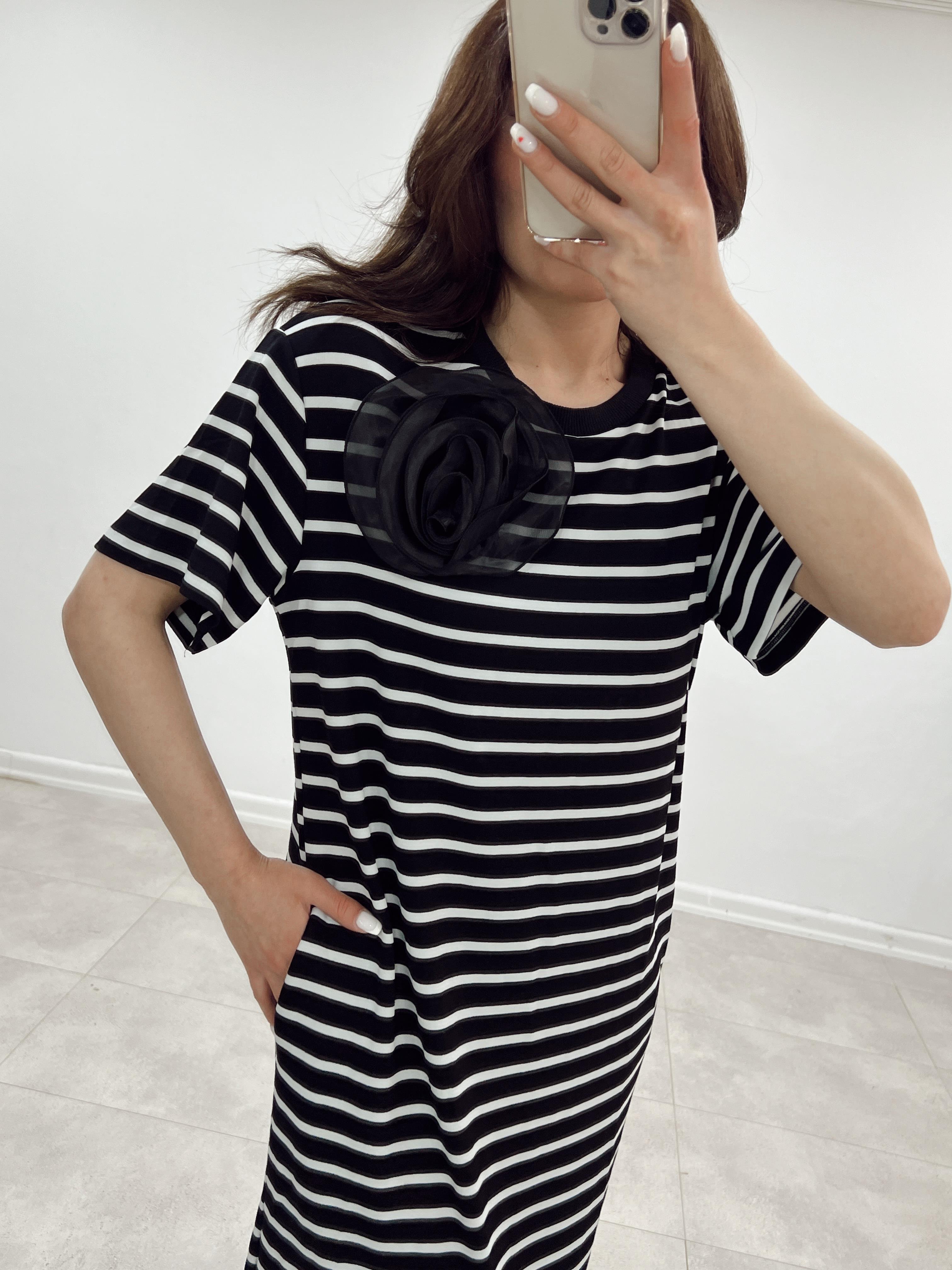 GÜL DETAYLI BASİC ÇİZGİLİ ELBİSE