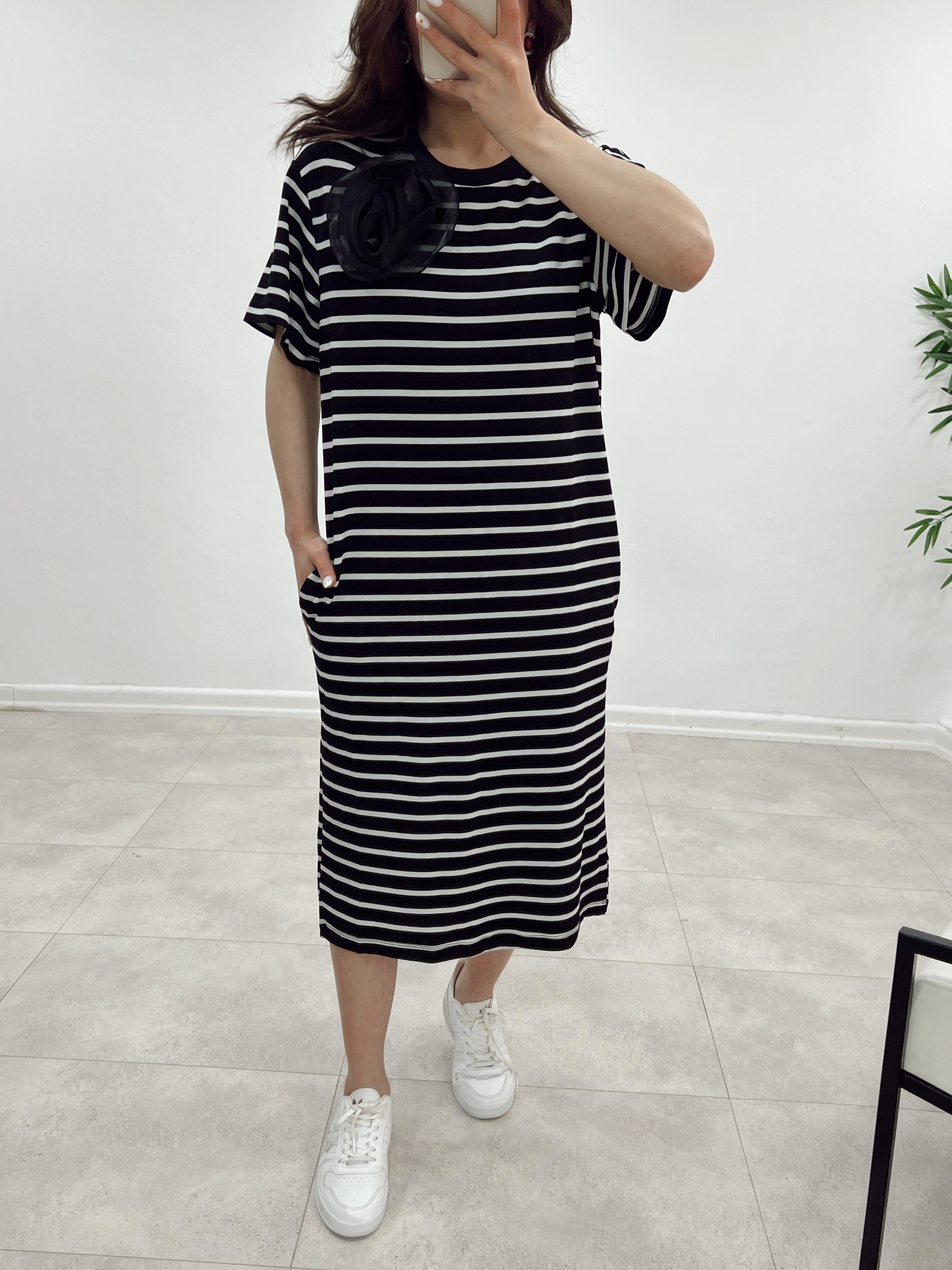 GÜL DETAYLI BASİC ÇİZGİLİ ELBİSE