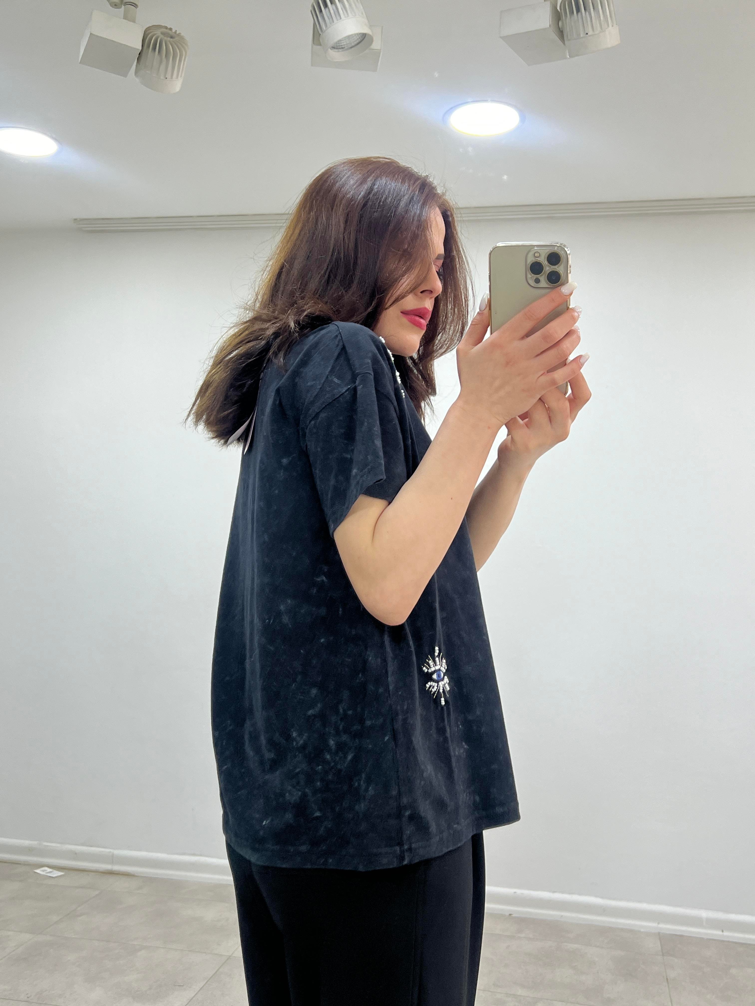 İNCİ DETAYLI ANTRASİT TSHİRT