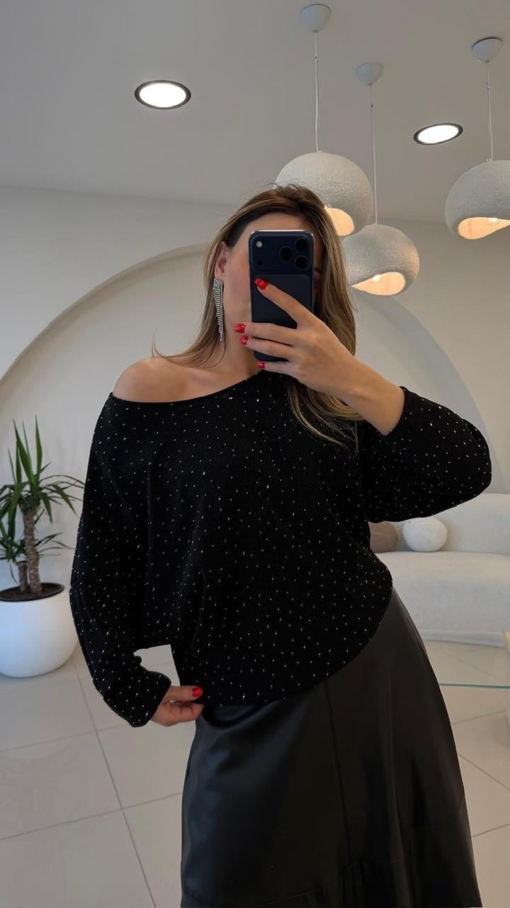 KAYIK YAKA TAŞLI BLUZ