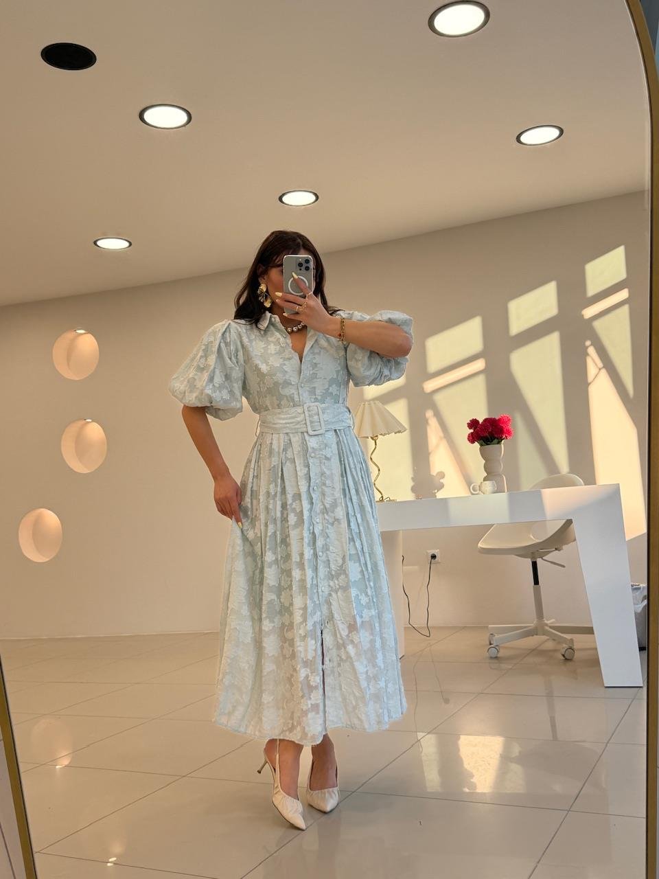 KEMERLİ İŞLEMELİ ELBİSE MAVİ