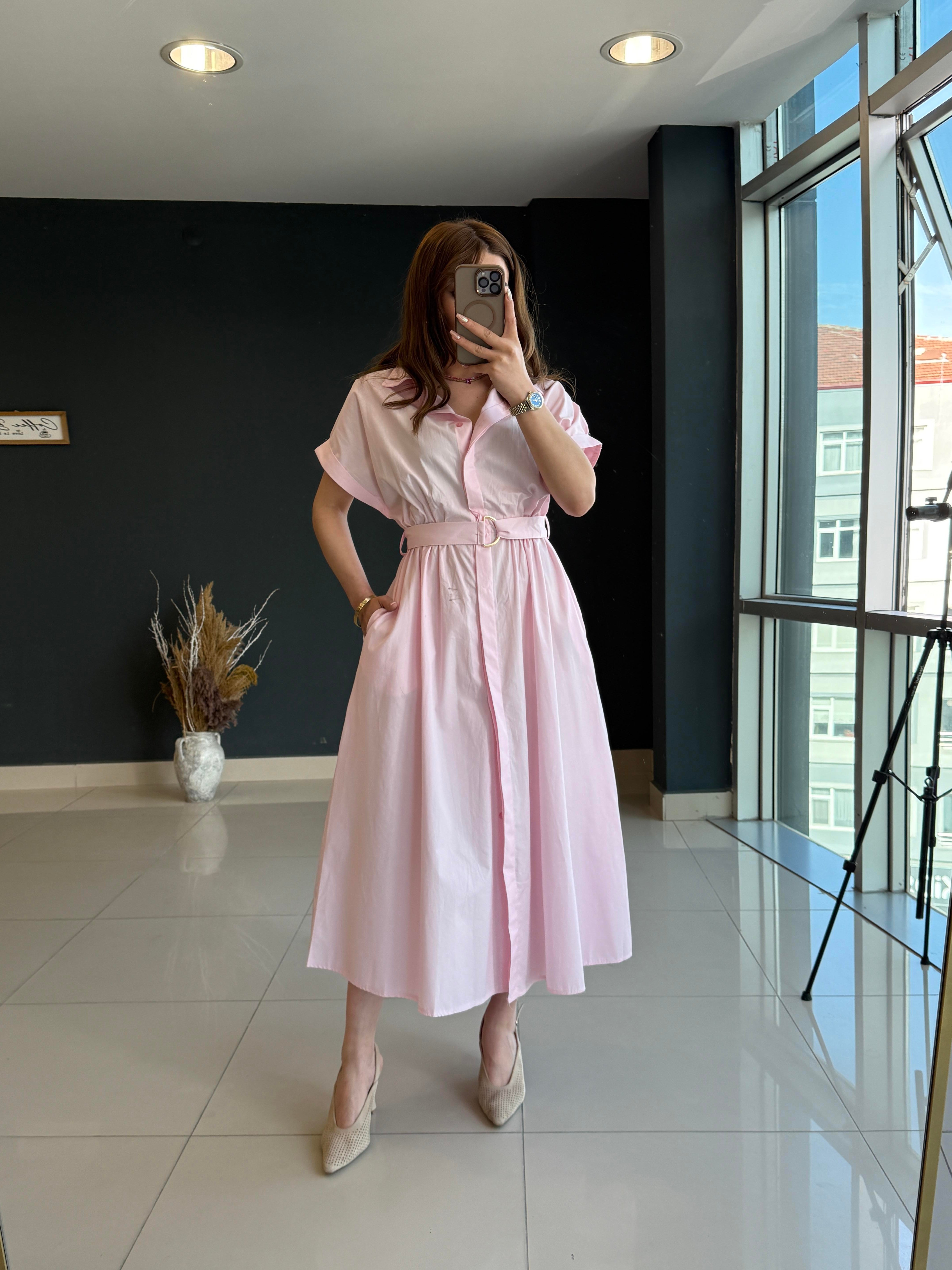 KENDİNDEN KEMERLİ POPLİN ELBİSE PEMBE