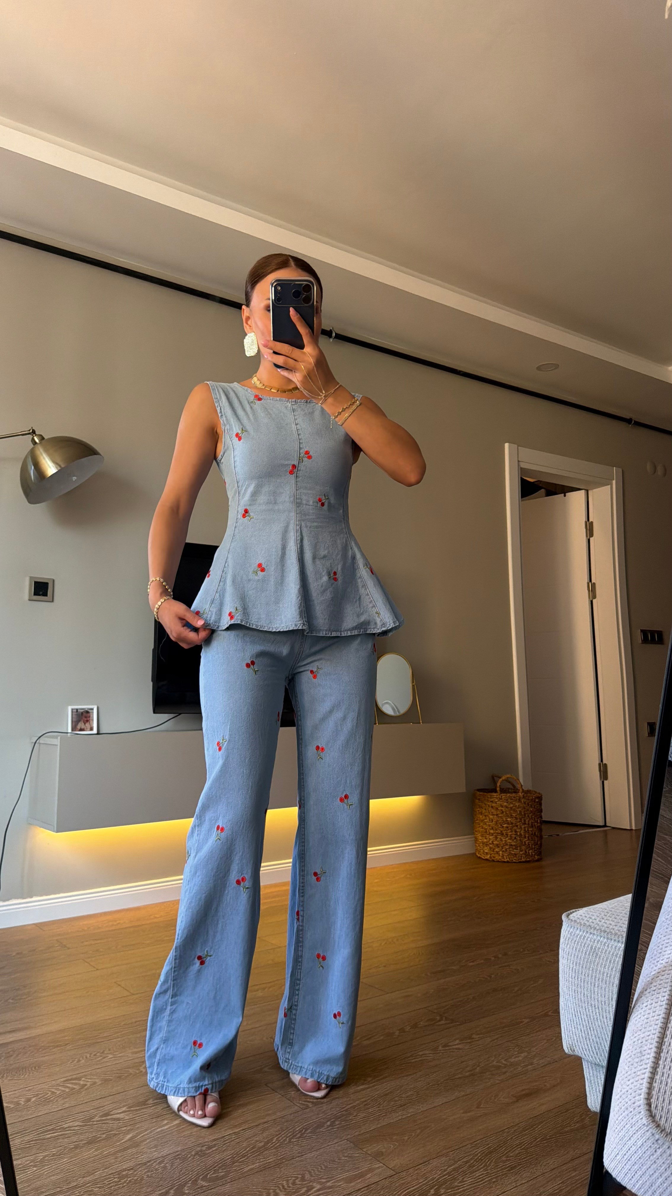 Kiraz Nakışlı Denim Takım