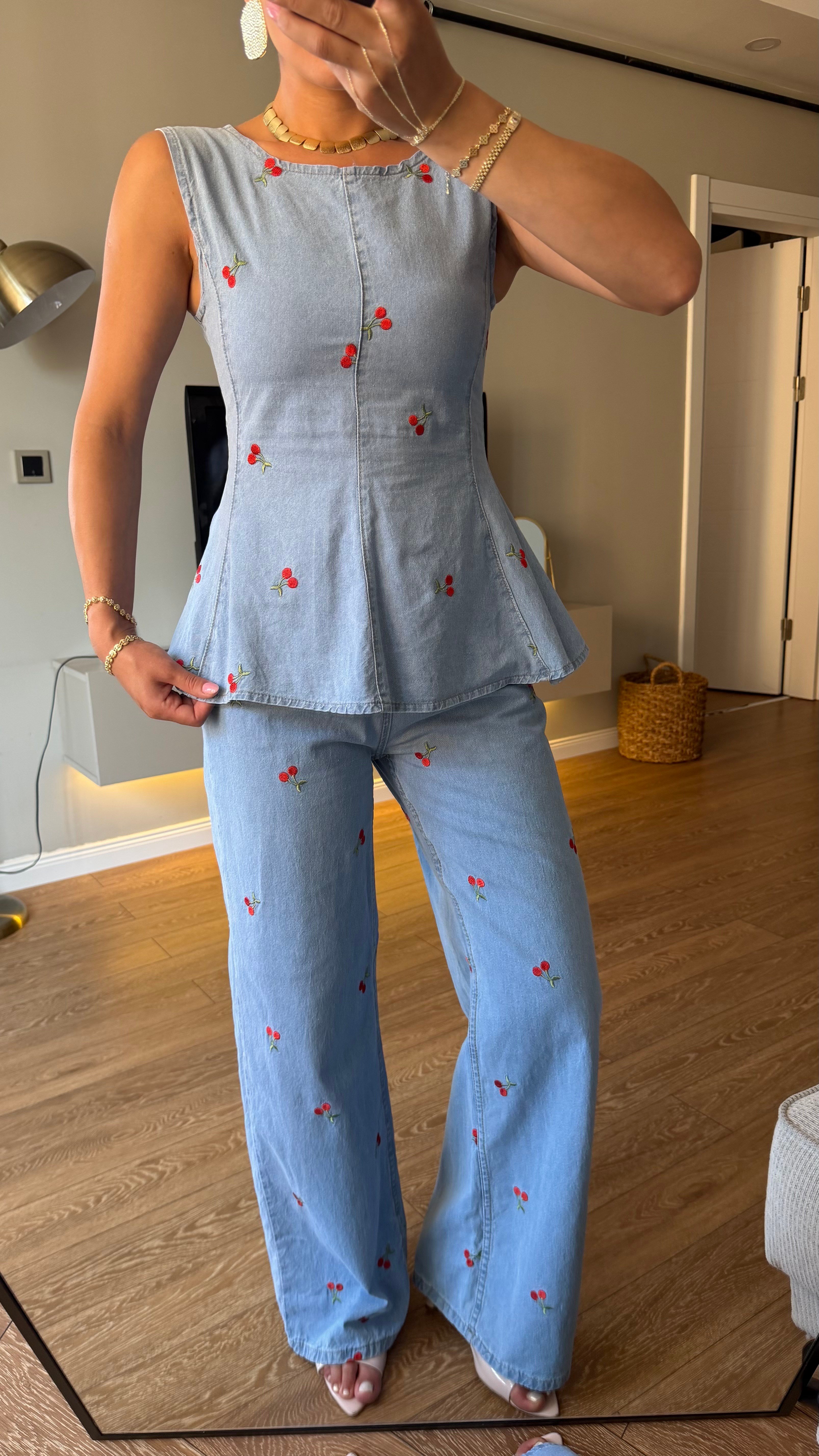 Kiraz Nakışlı Denim Takım