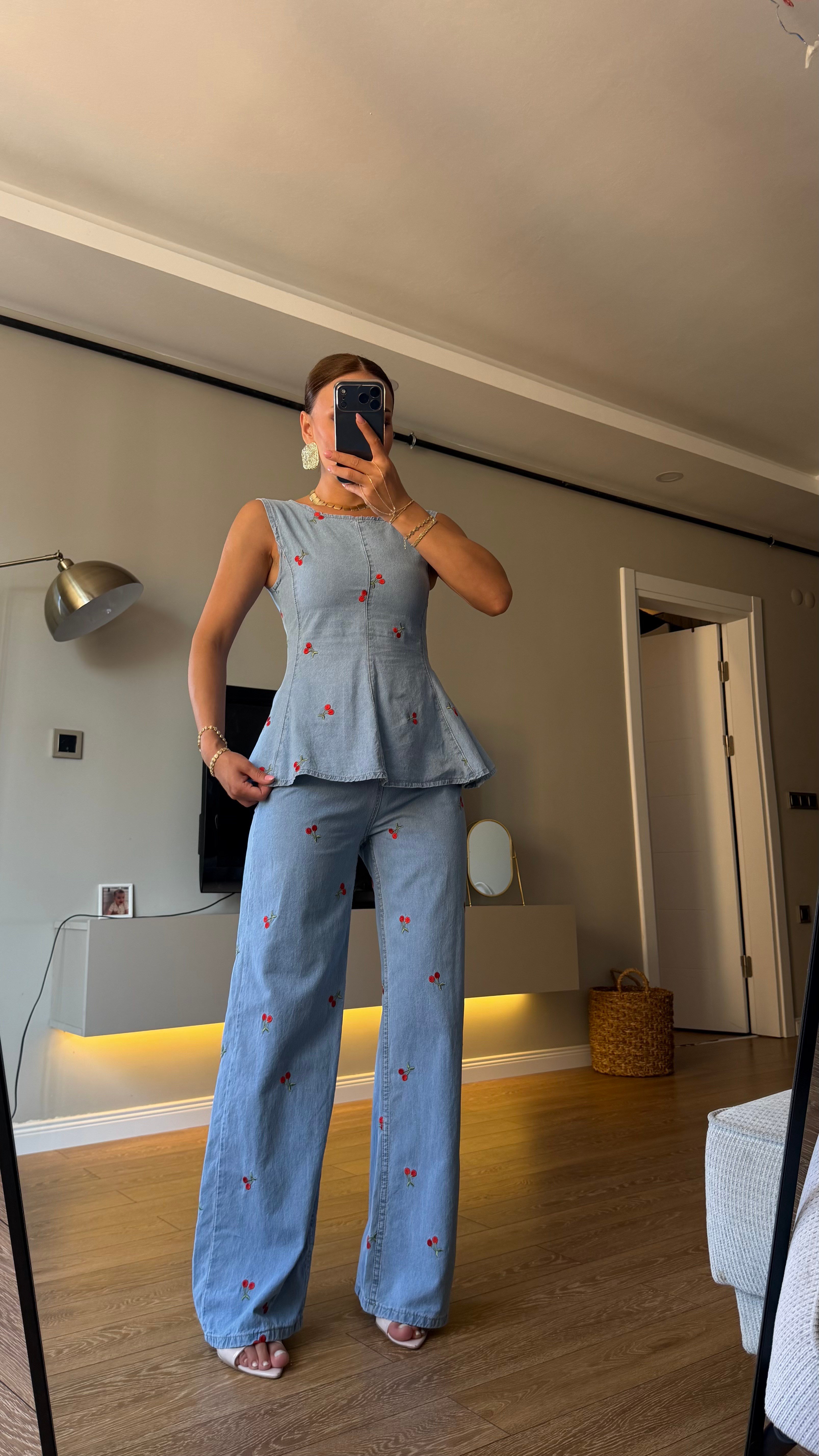 Kiraz Nakışlı Denim Takım