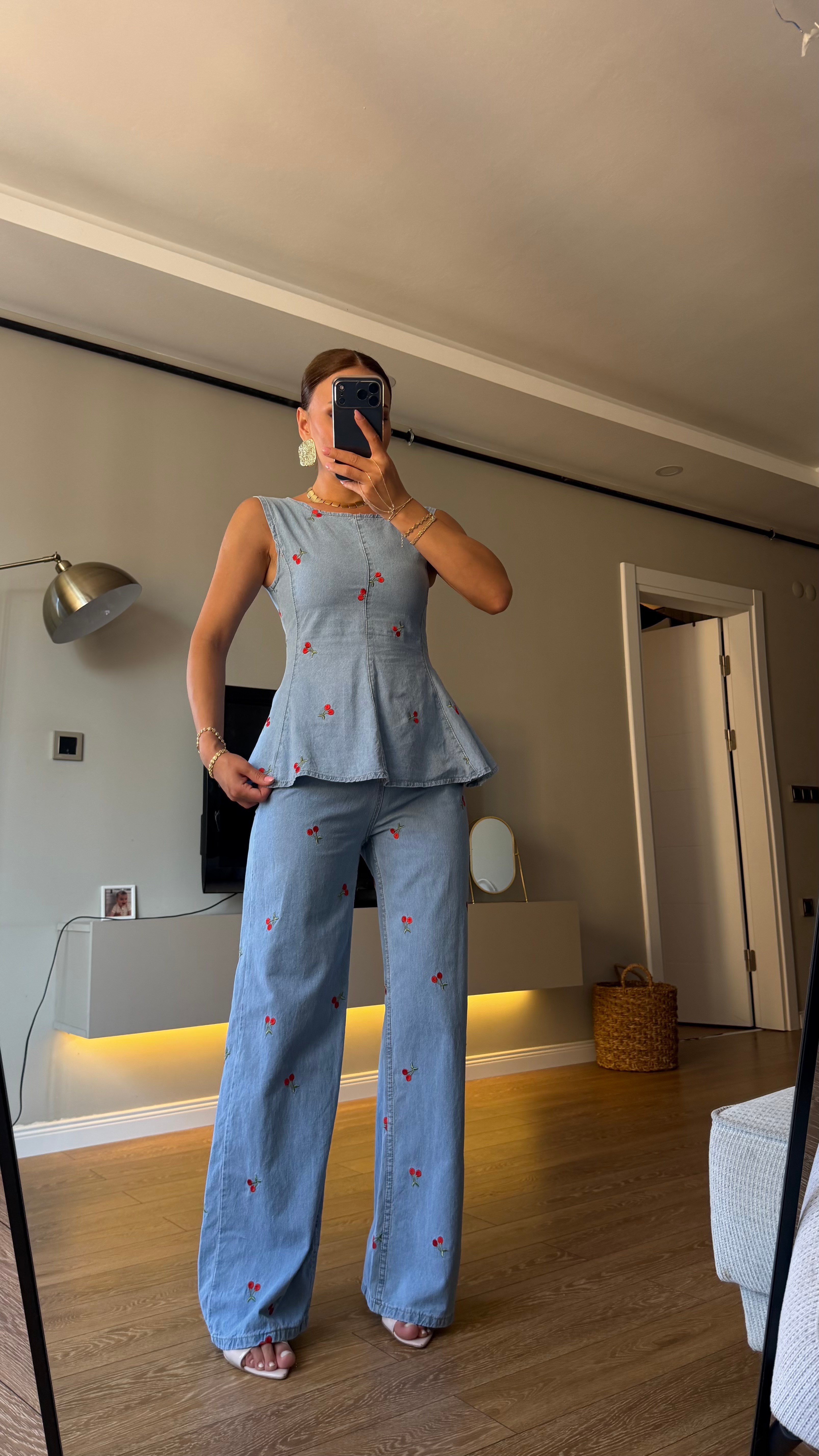 Kiraz Nakışlı Denim Takım