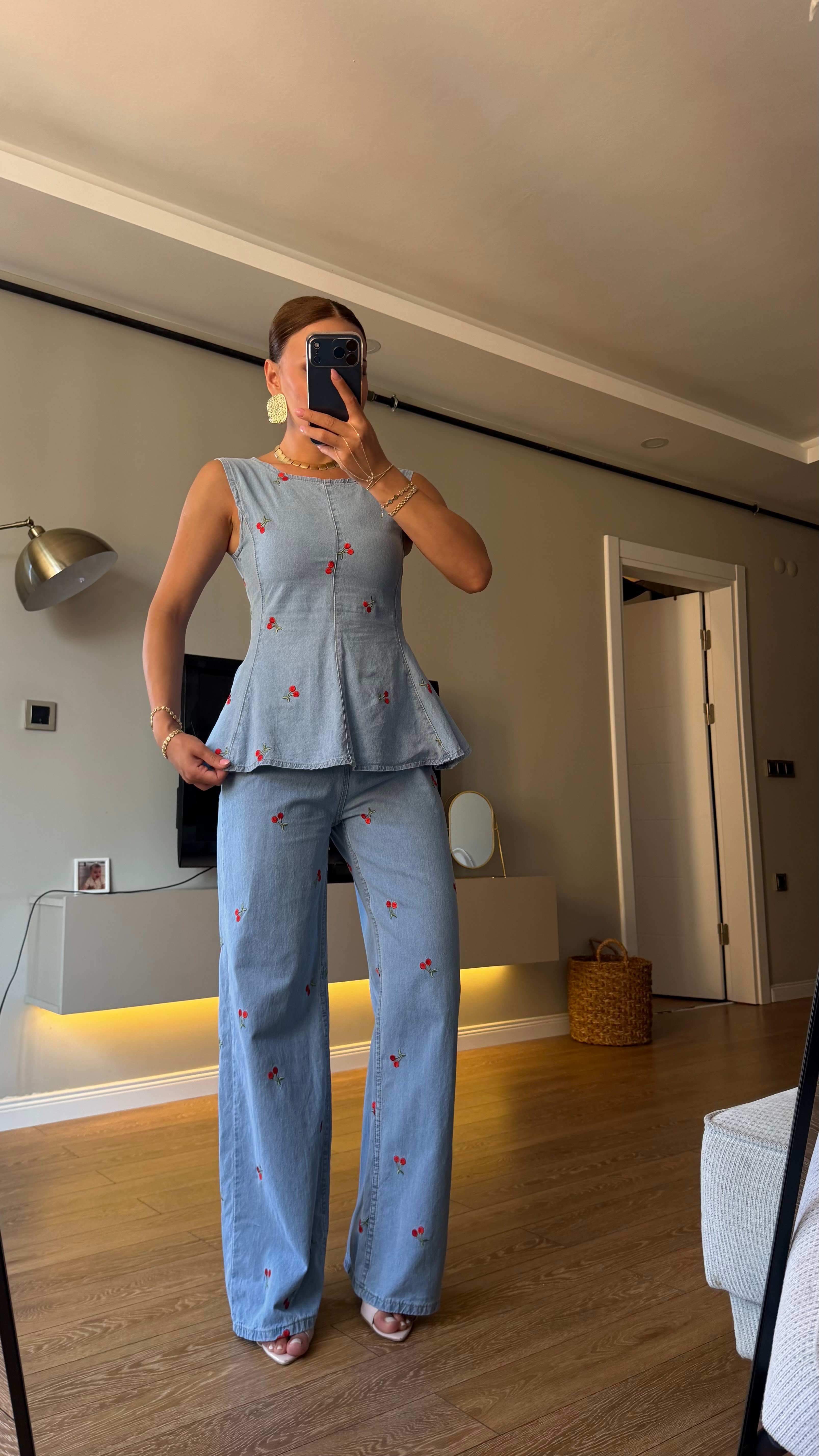 Kiraz Nakışlı Denim Takım