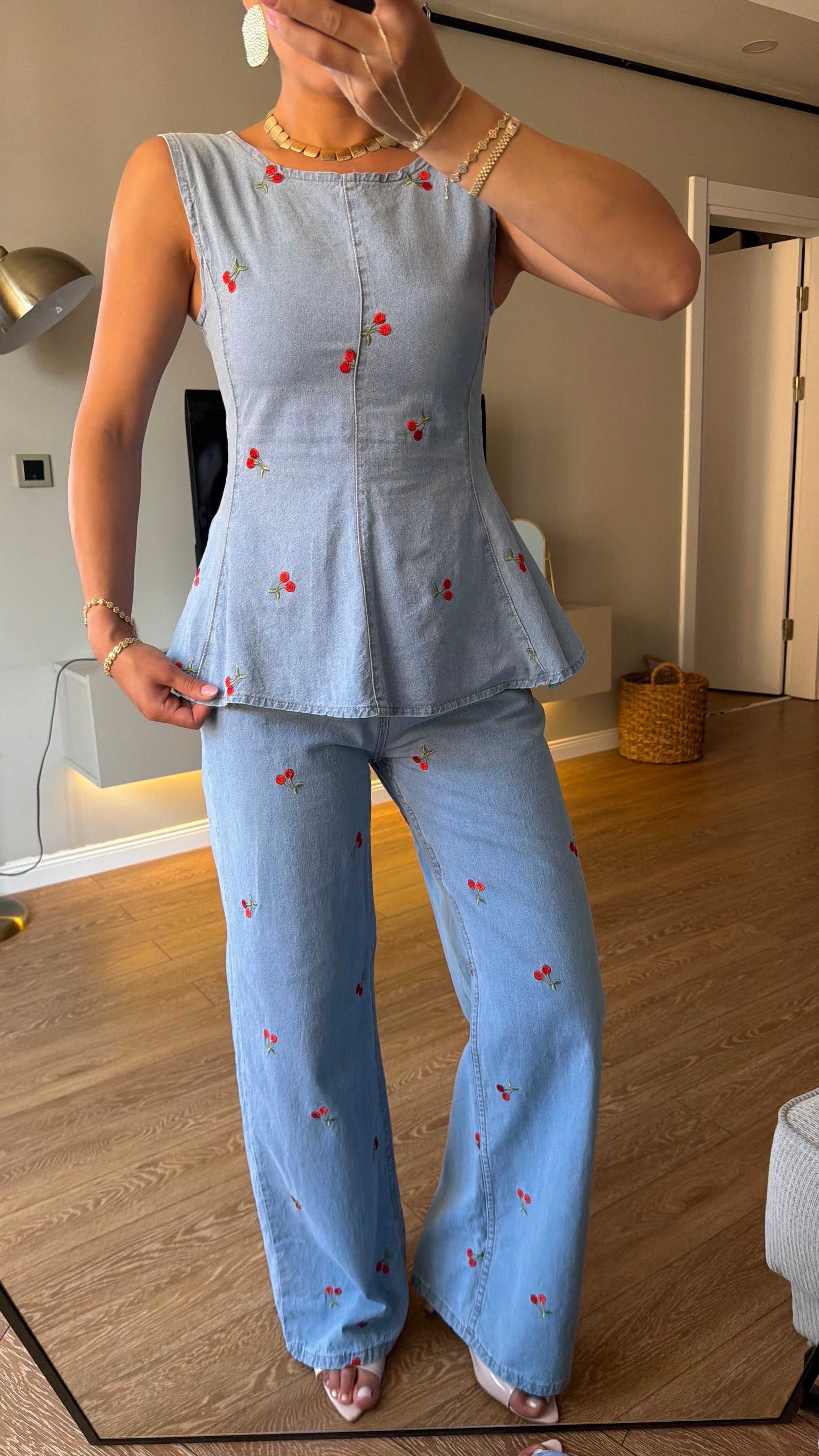 Kiraz Nakışlı Denim Takım