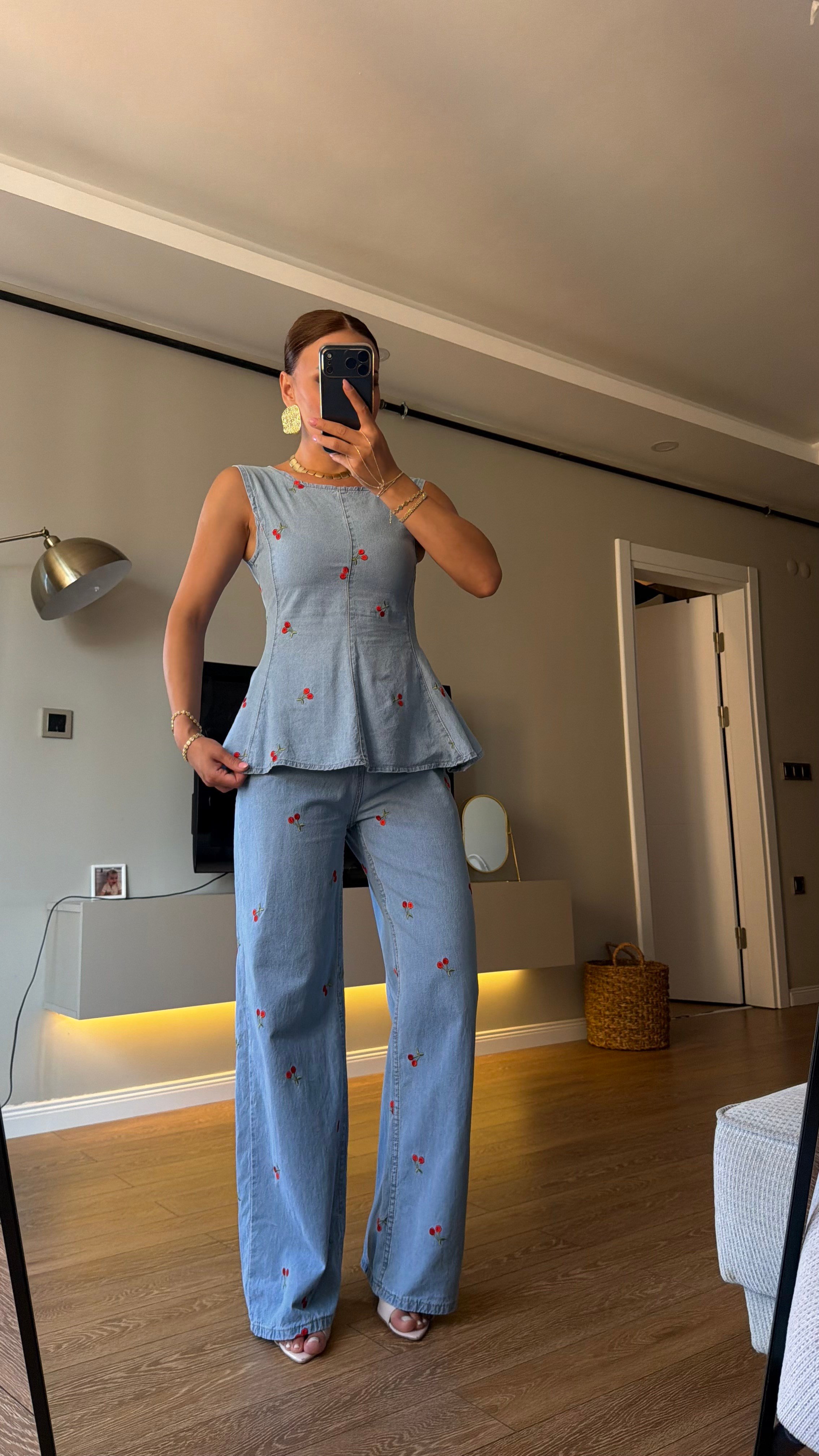 Kiraz Nakışlı Denim Takım