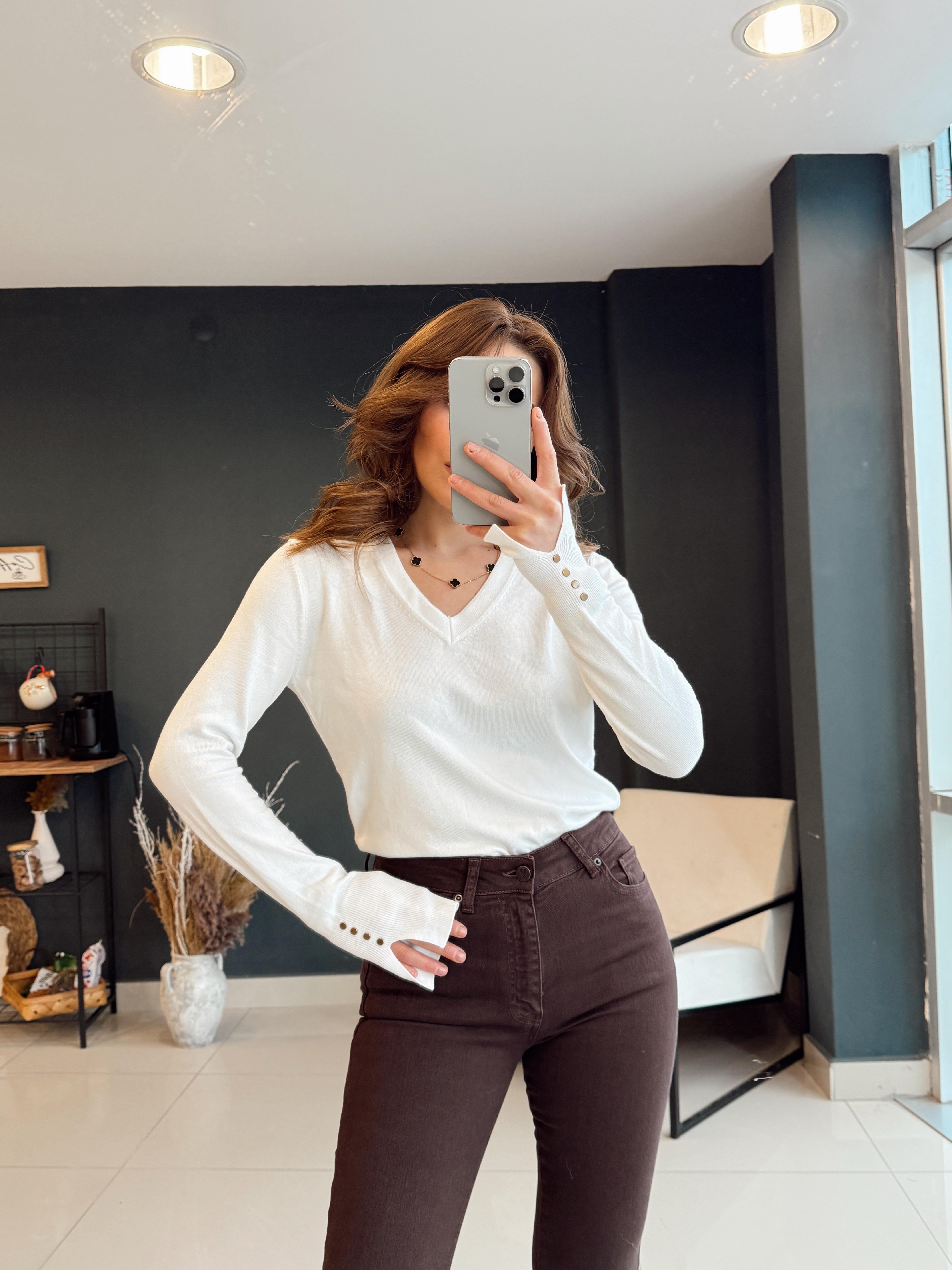 KOL UCU YIRTMAÇLI V YAKA BASİC TRİKO BEYAZ