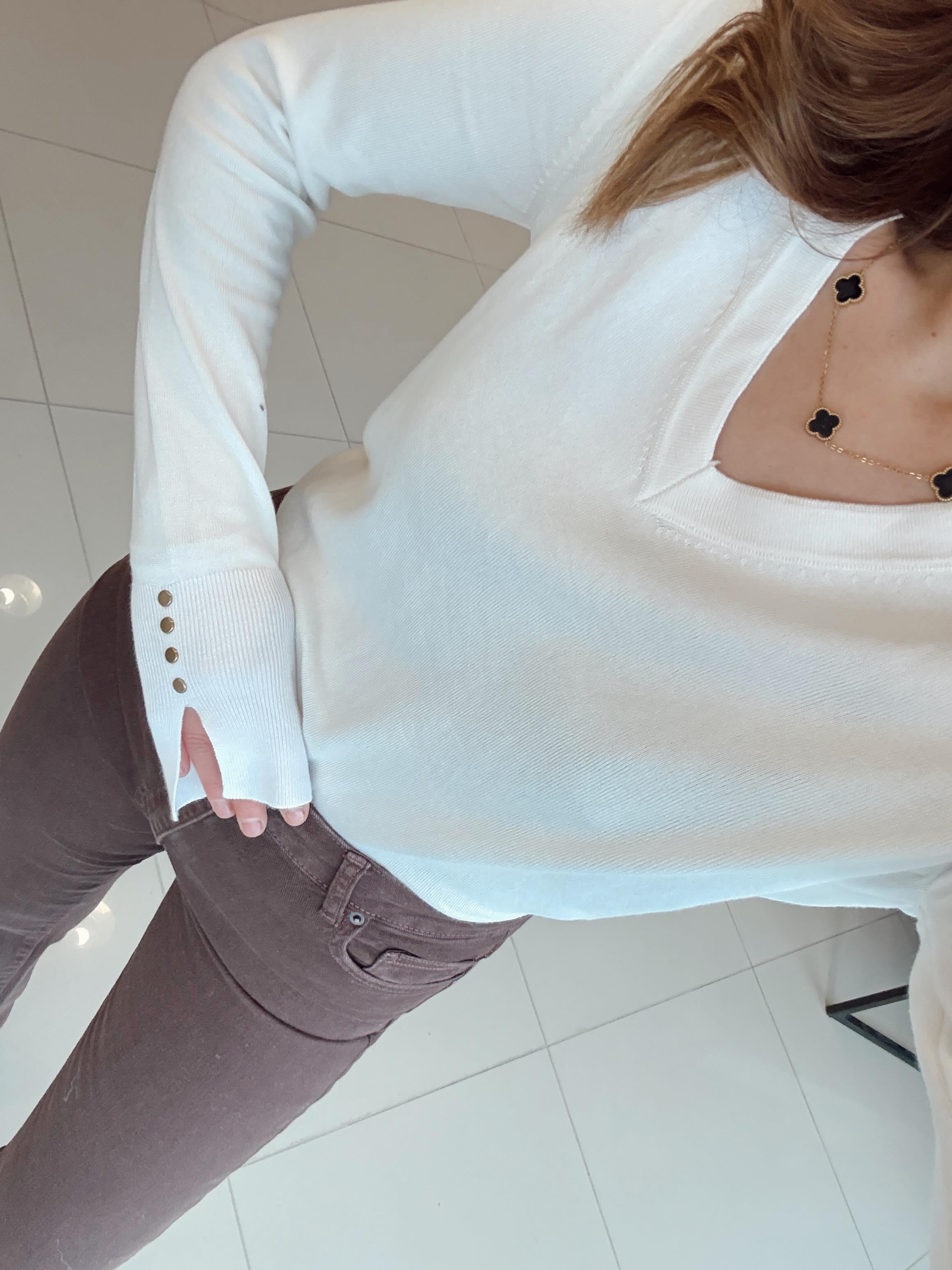 KOL UCU YIRTMAÇLI V YAKA BASİC TRİKO BEYAZ