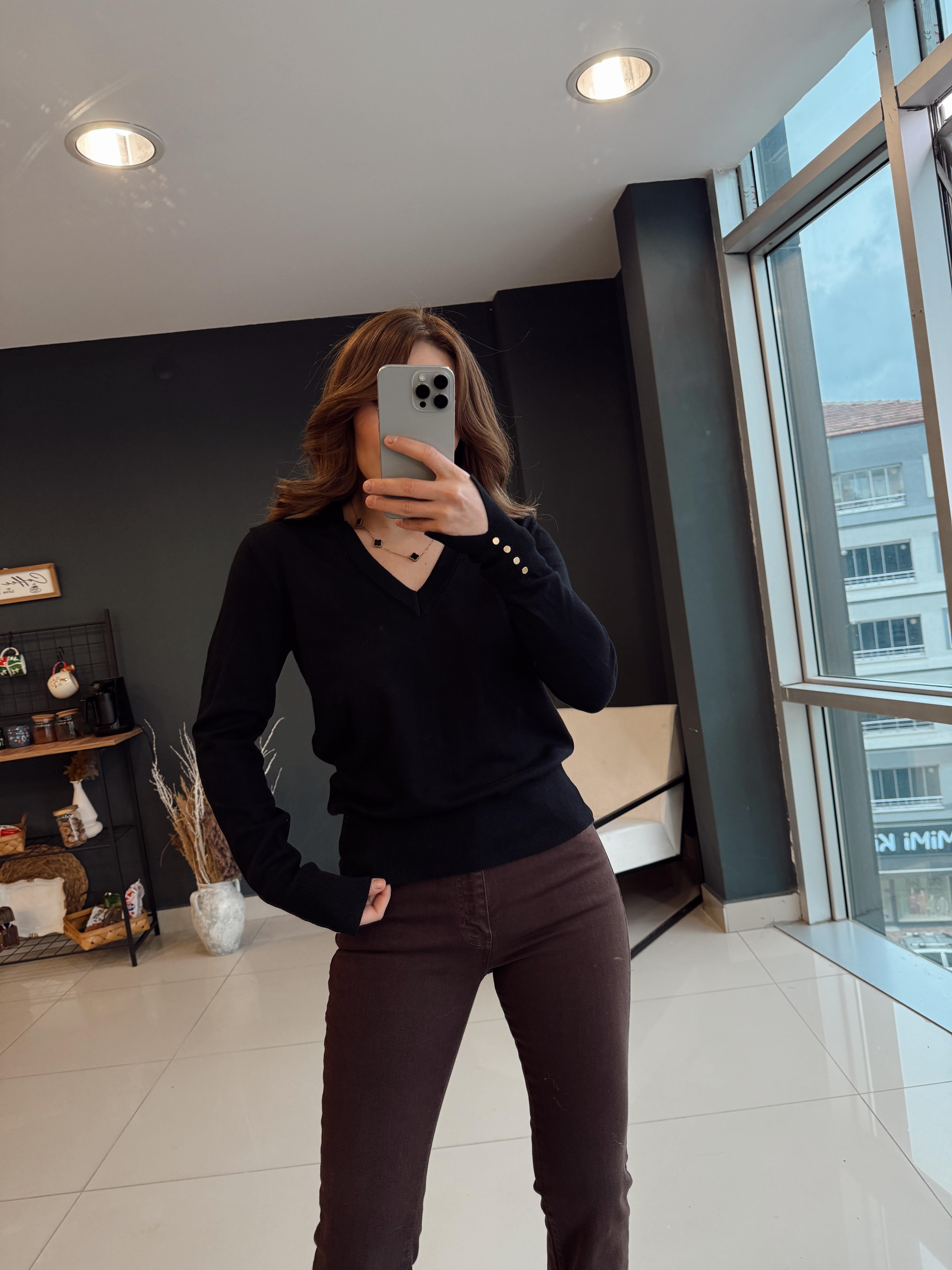 KOL UCU YIRTMAÇLI V YAKA BASİC TRİKO SİYAH