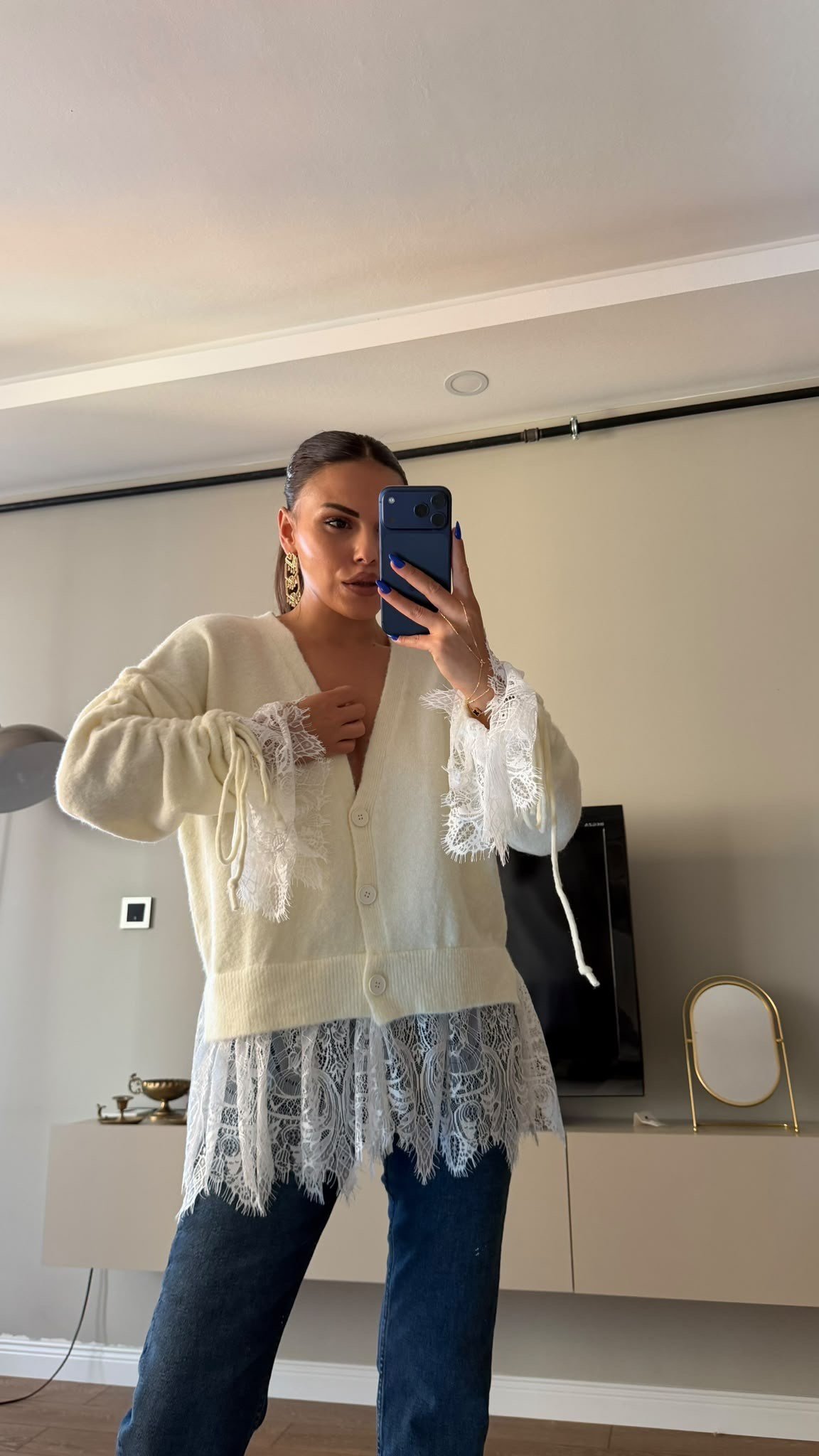 Kolları Dantel Volanlı Triko Hırka Beyaz