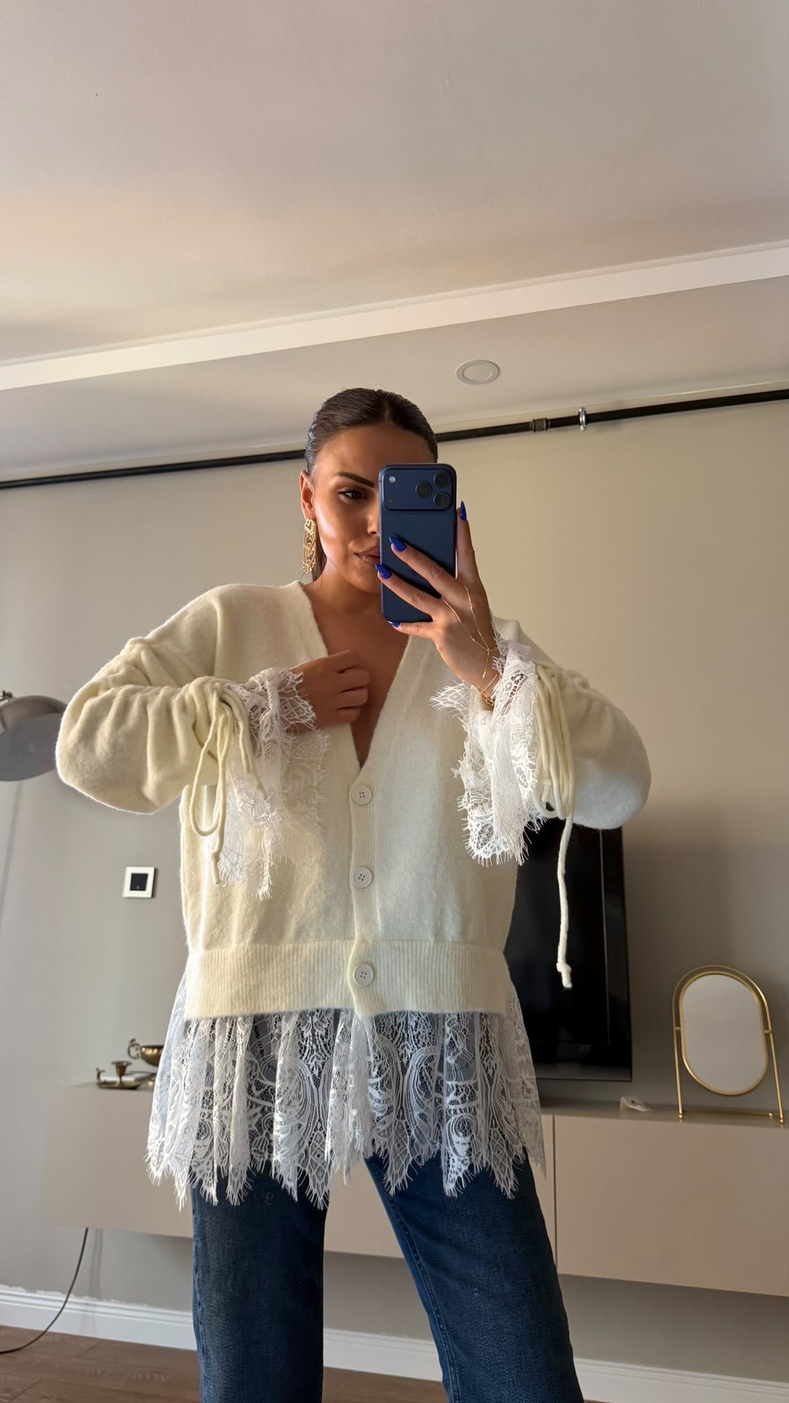 Kolları Dantel Volanlı Triko Hırka Beyaz