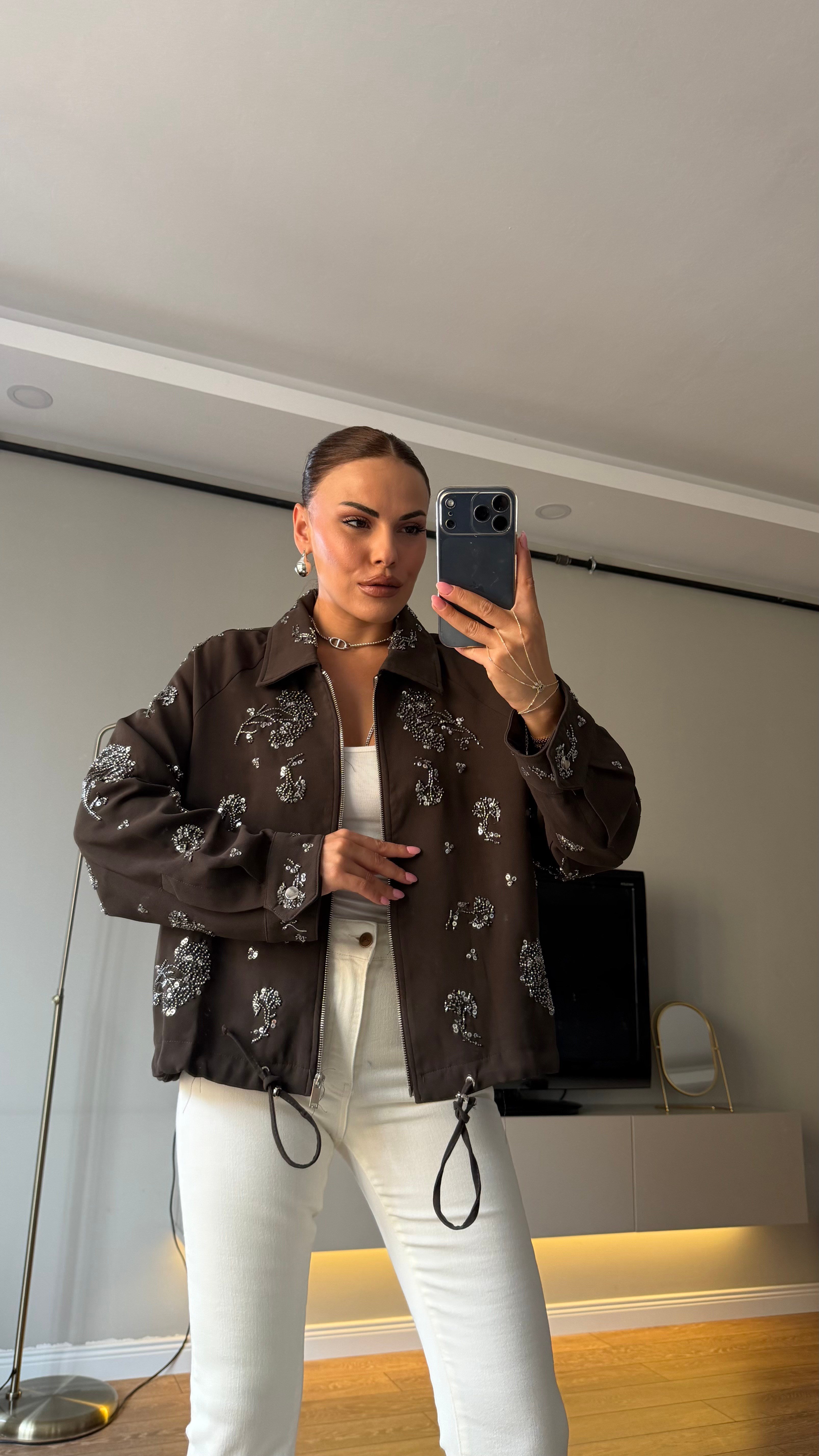 Komple Çiçek Motifli Boncuk İşlemeli Bel Bağcıklı Ceket