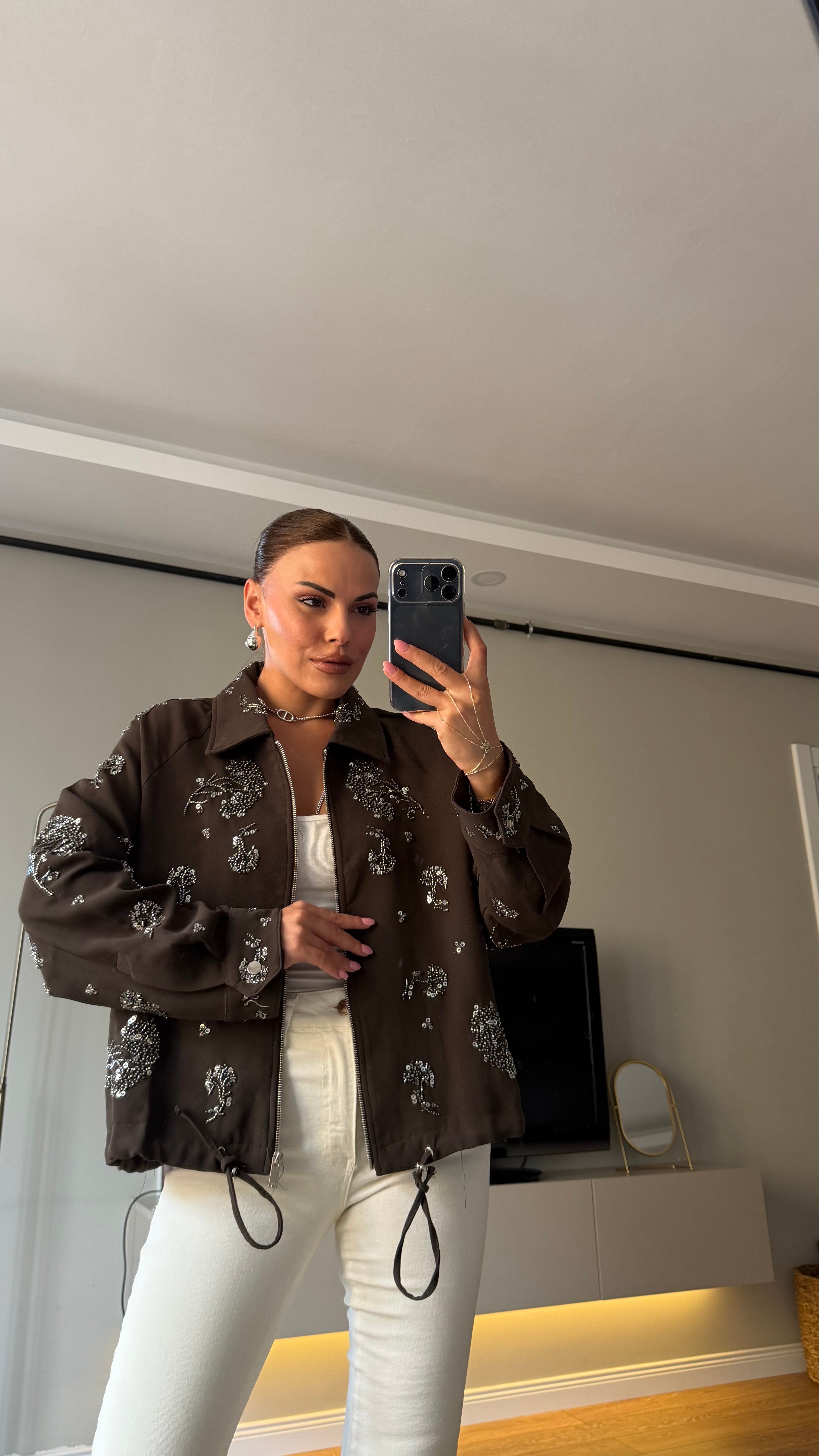 Komple Çiçek Motifli Boncuk İşlemeli Bel Bağcıklı Ceket