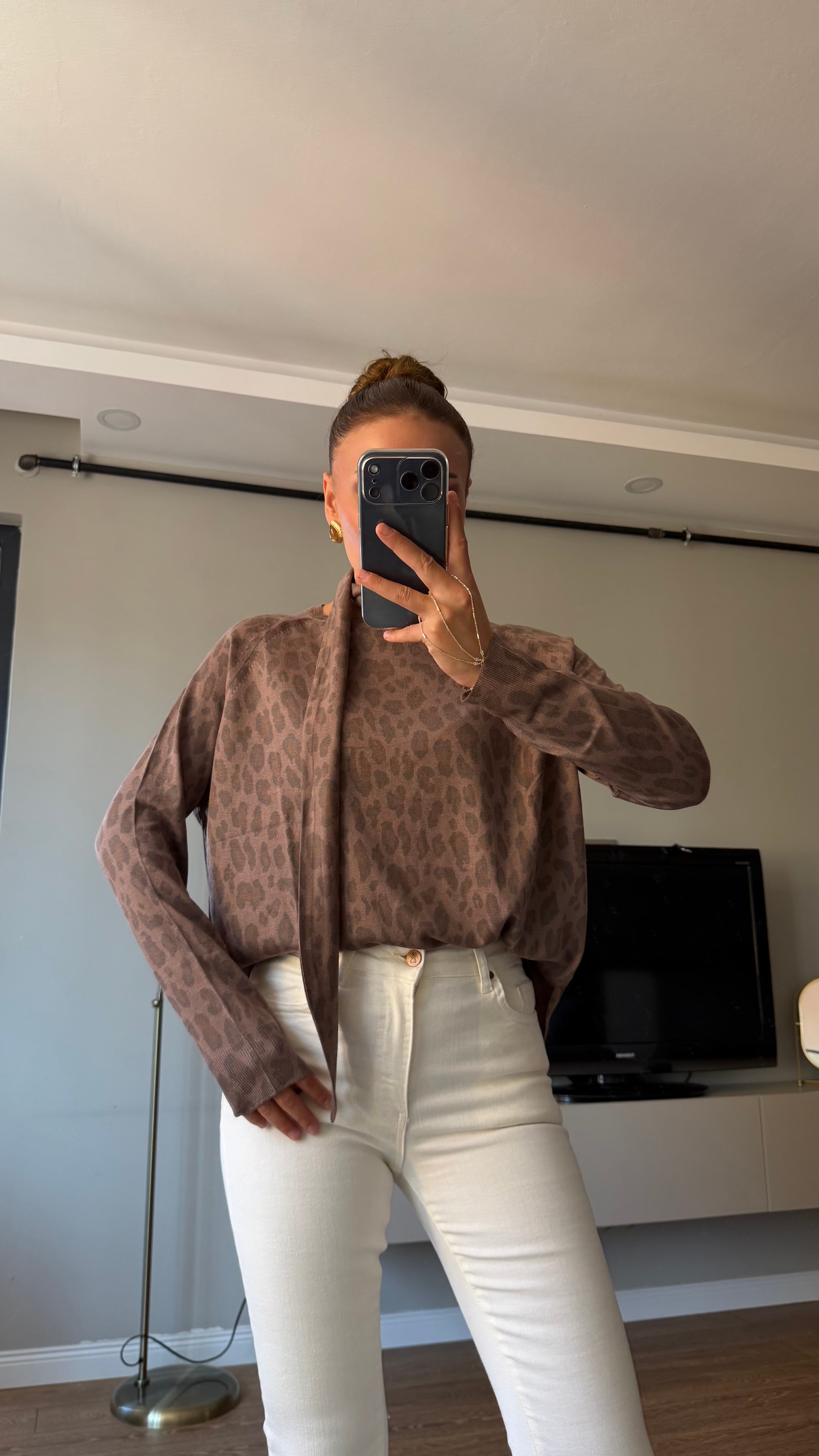 Leopar Desenli Fularlı Triko Bluz