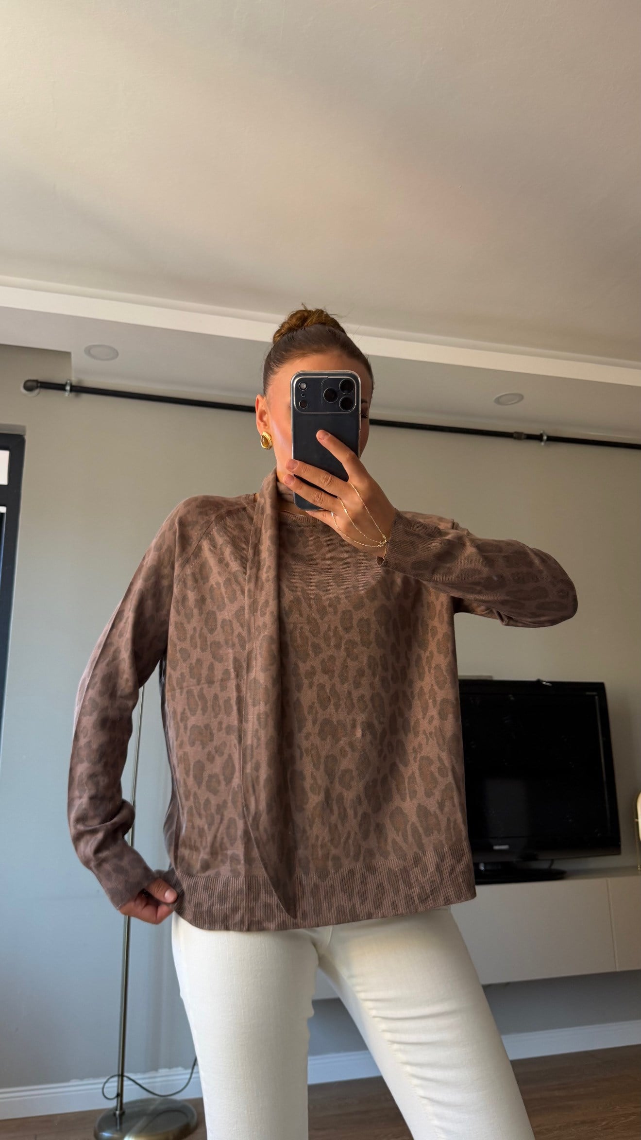 Leopar Desenli Fularlı Triko Bluz