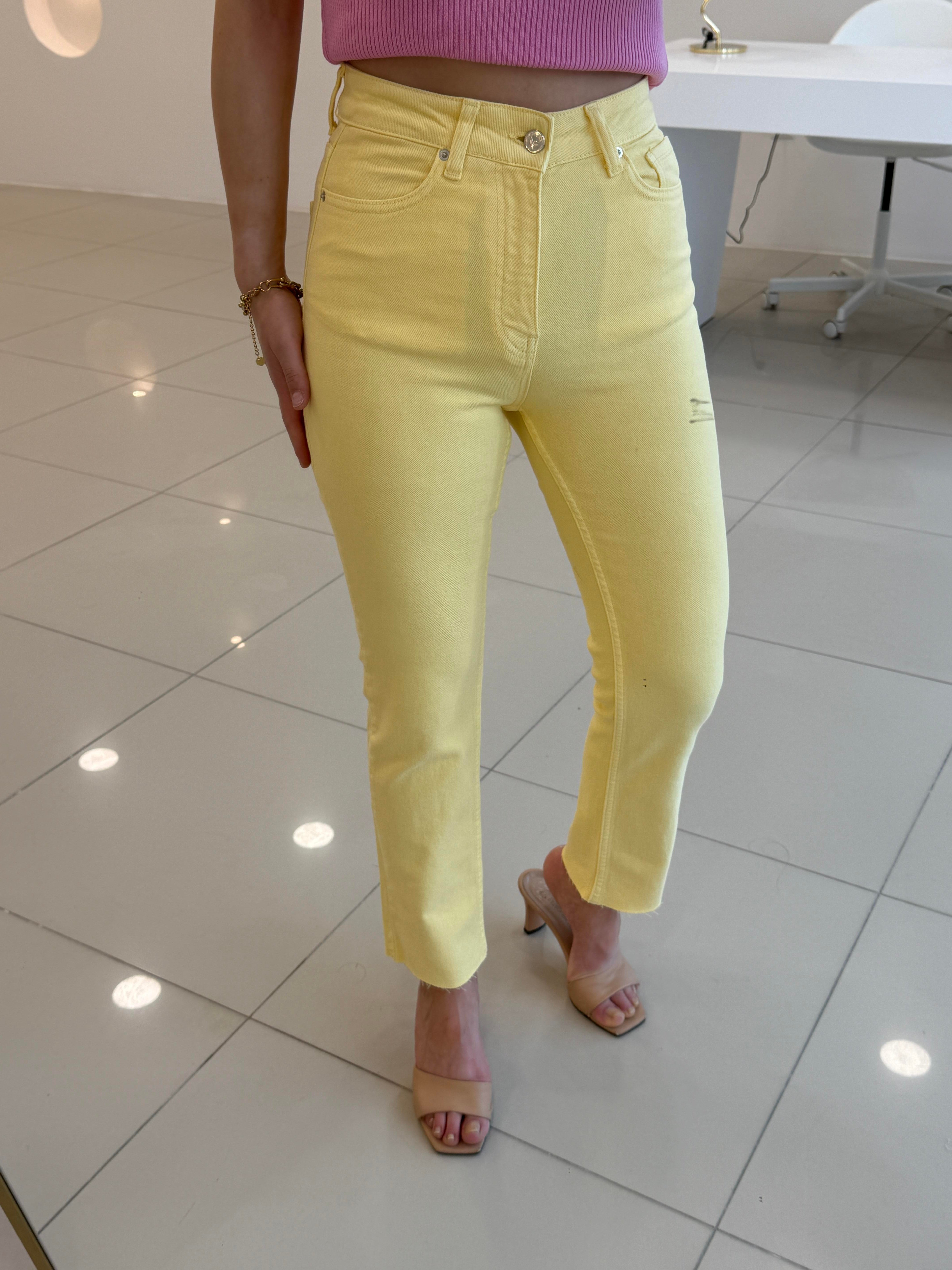 Li̇krali SARI Mom Jean