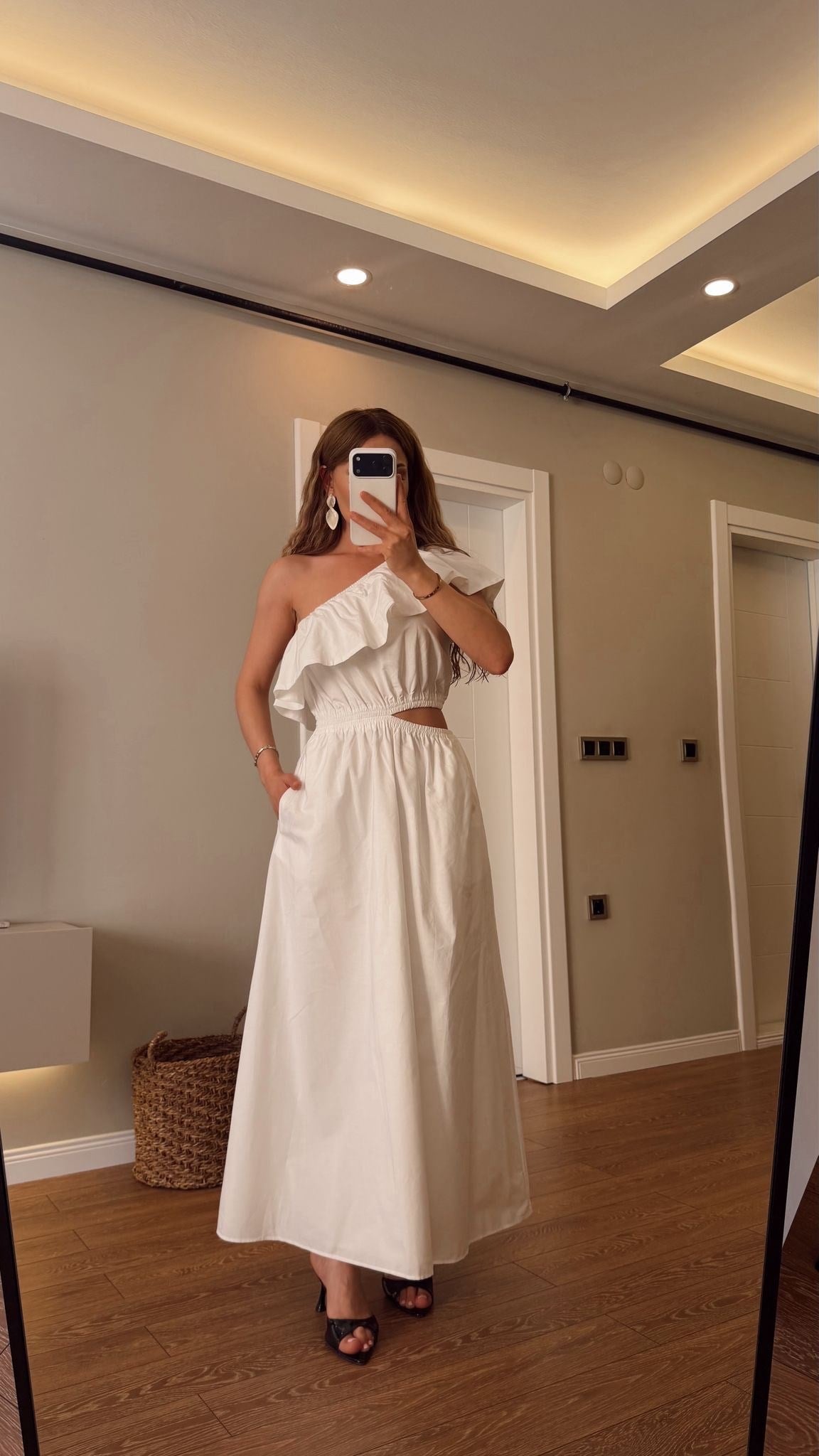 MARKA MODEL TEK OMUZ MAXİ KLOŞ ELBİSE BEYAZ