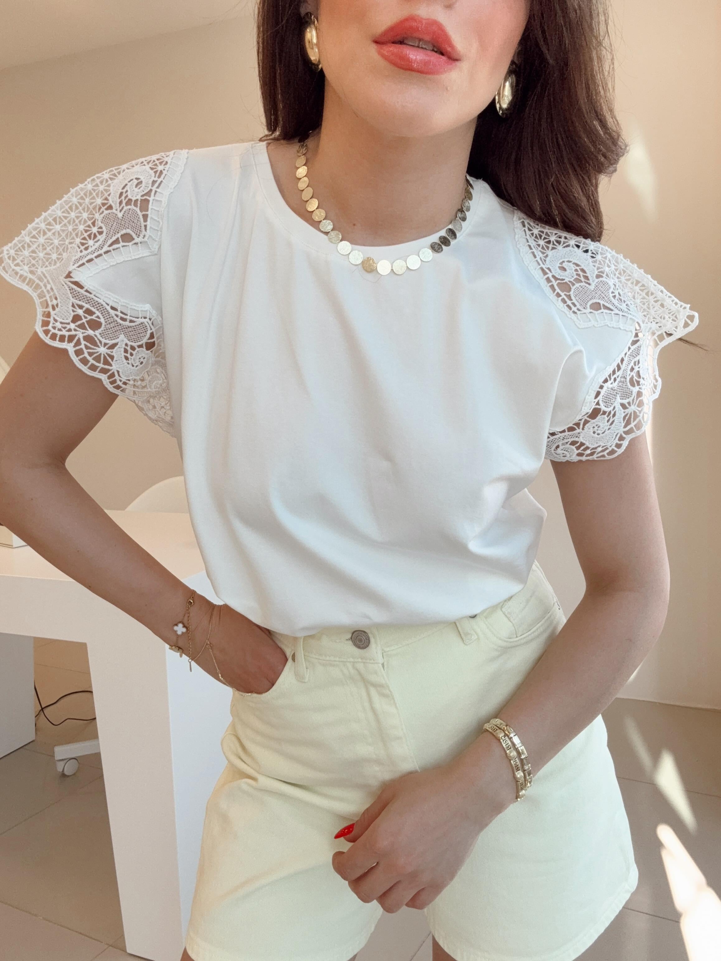 OMUZ DANTEL DETAYLI TSHIRT