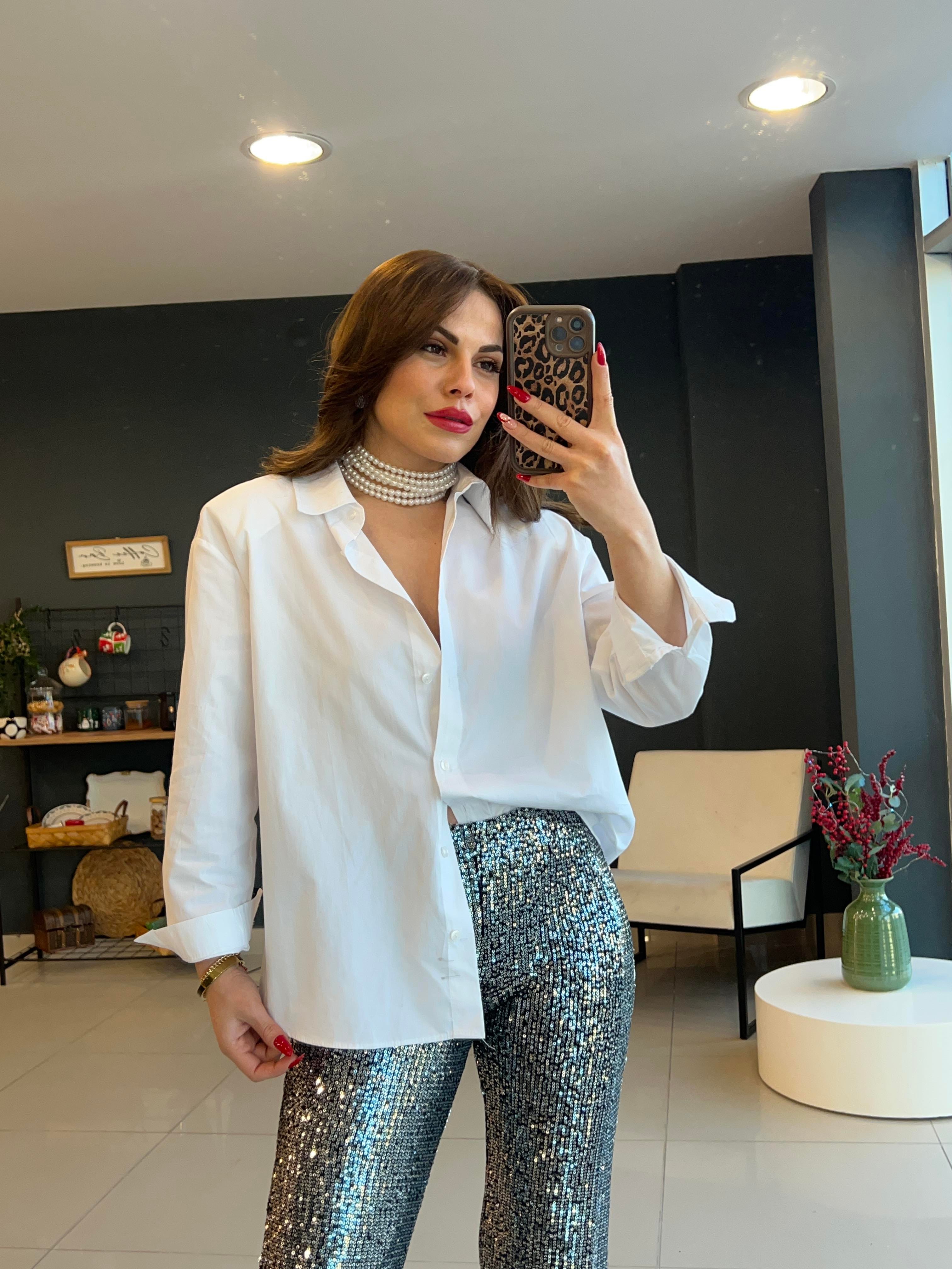 OMUZLARI VATKALI POPLİN GÖMLEK BEYAZ