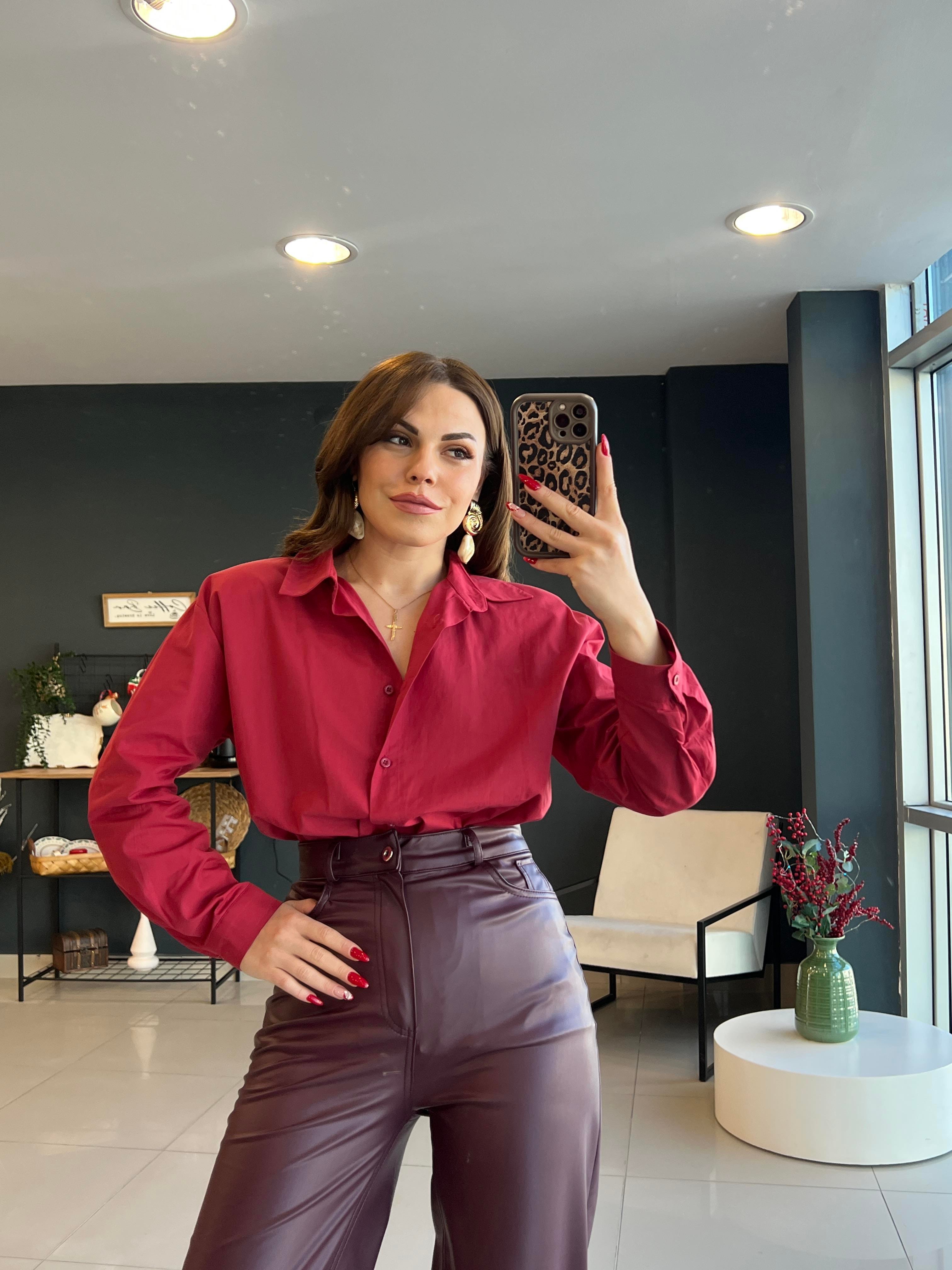 OMUZLARI VATKALI POPLİN GÖMLEK BORDO