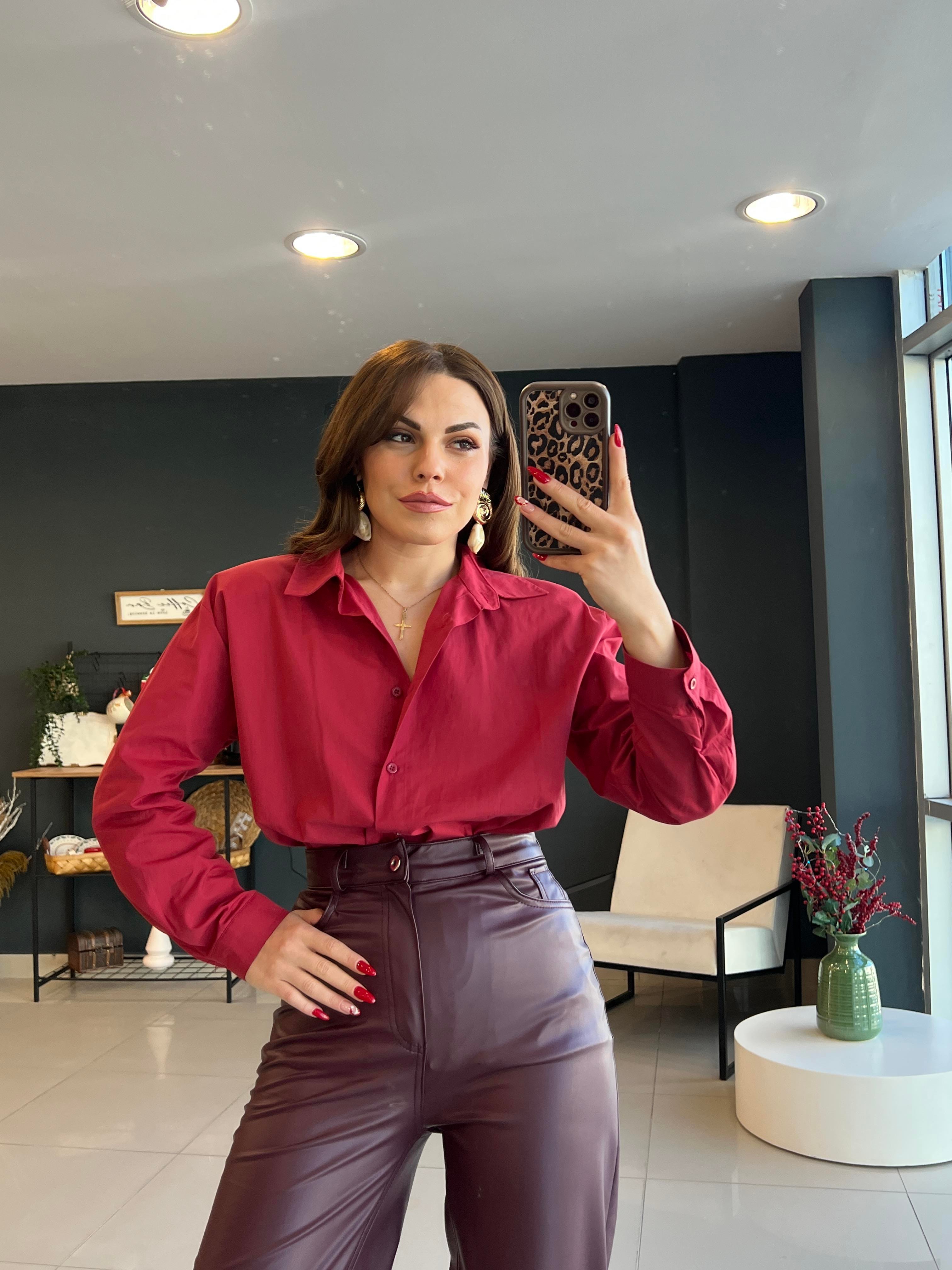 OMUZLARI VATKALI POPLİN GÖMLEK BORDO