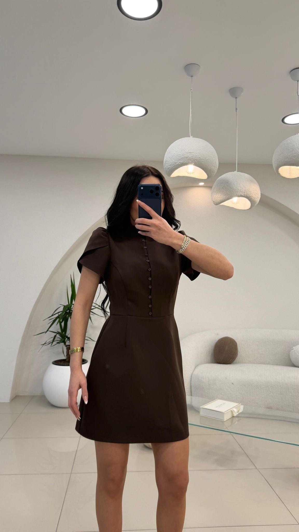OMUZLARI VOLANLI KUMAŞ ELBİSE KAHVE