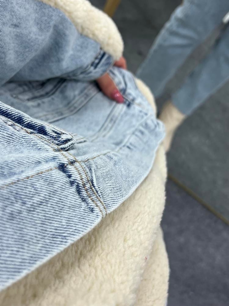 ÖN KISMI DENİM DETAYLI ASTARLI PELUŞ MONT