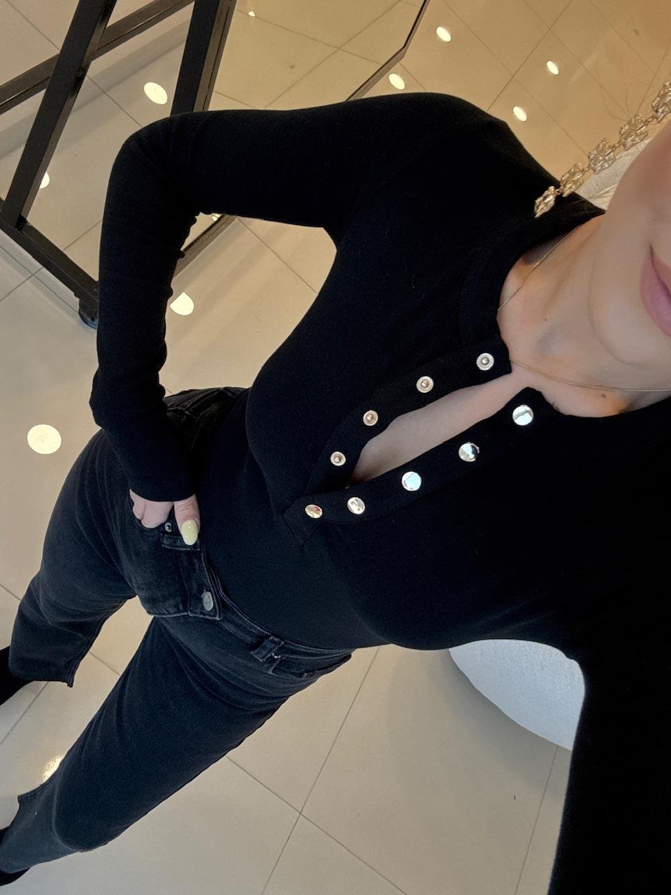 ÖNÜ ÇITÇIT DETAYLI BLUZ SİYAH
