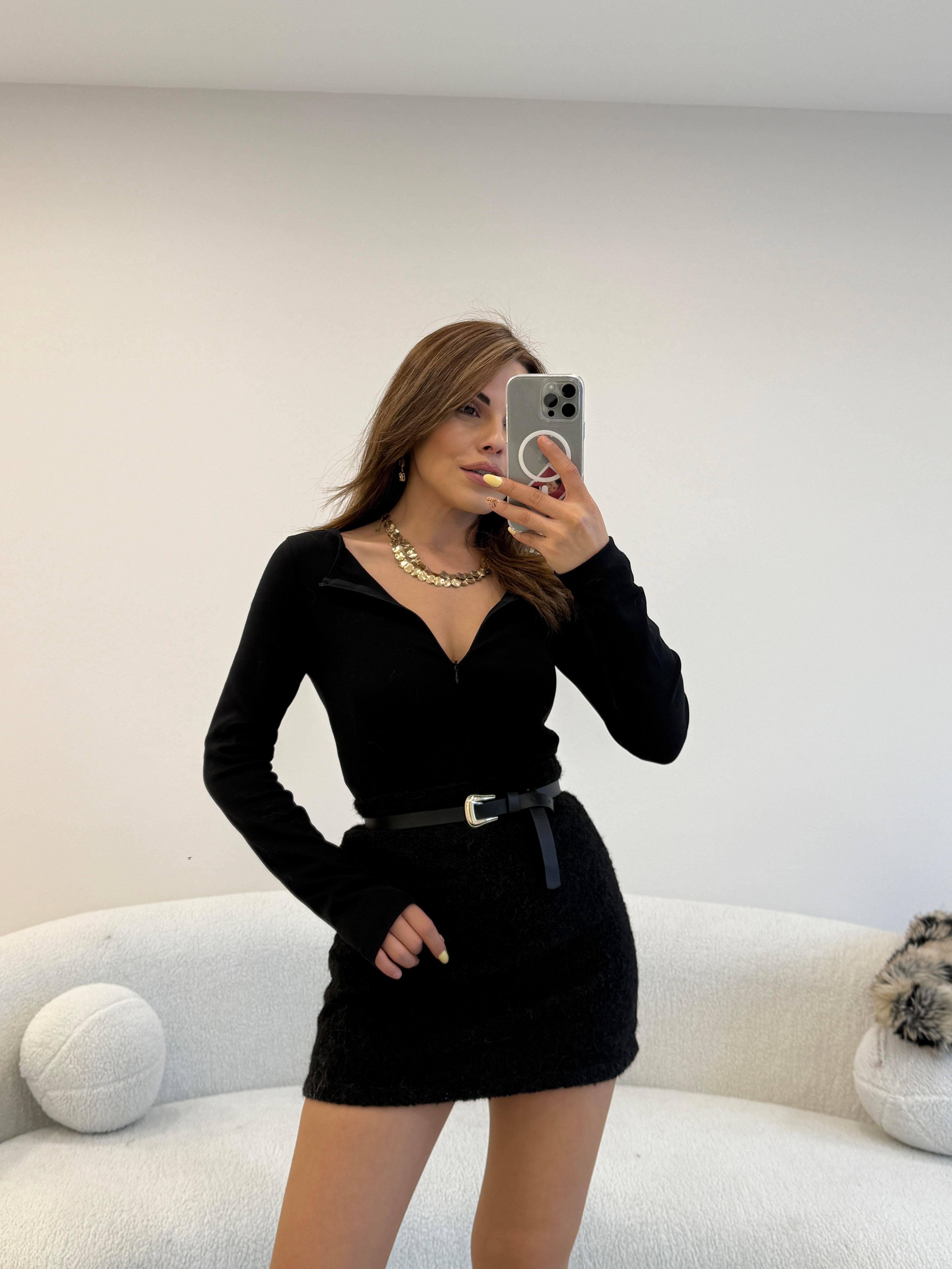 ÖNÜ FERMUARLI BLUZ SİYAH