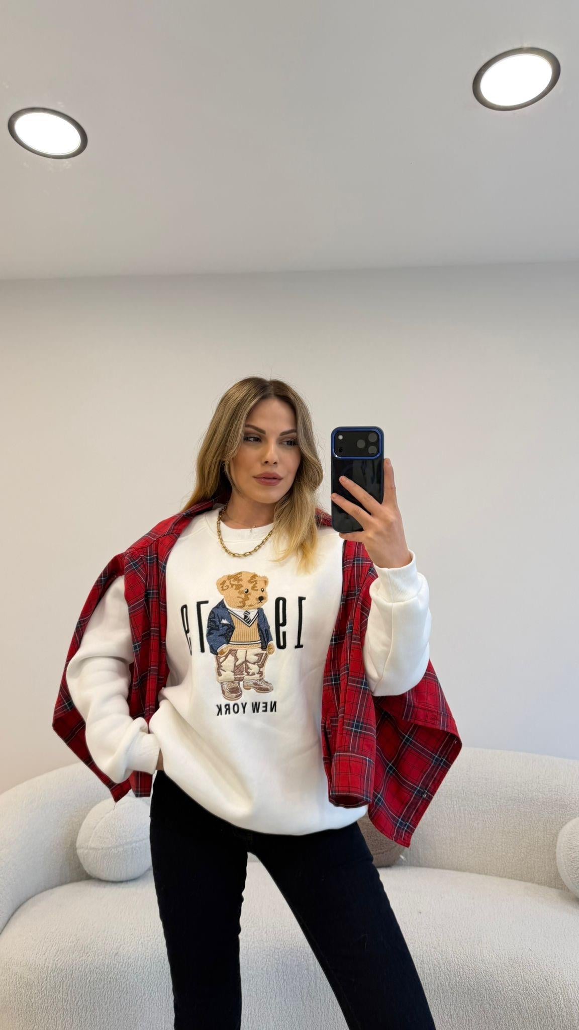 ÖNÜ RAKAM VE AYICIKLI ŞARDONLU  SWEAT BEYAZ