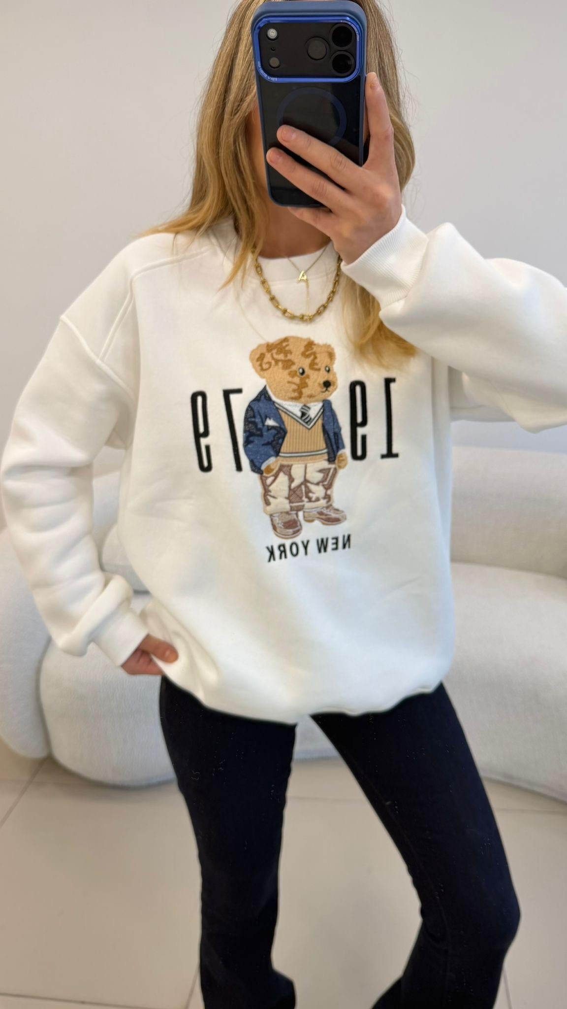 ÖNÜ RAKAM VE AYICIKLI ŞARDONLU  SWEAT BEYAZ