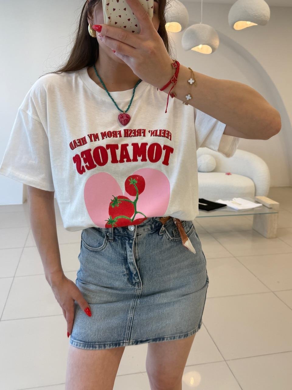 ÖNÜ TOMATOES YAZILI TSHIRT