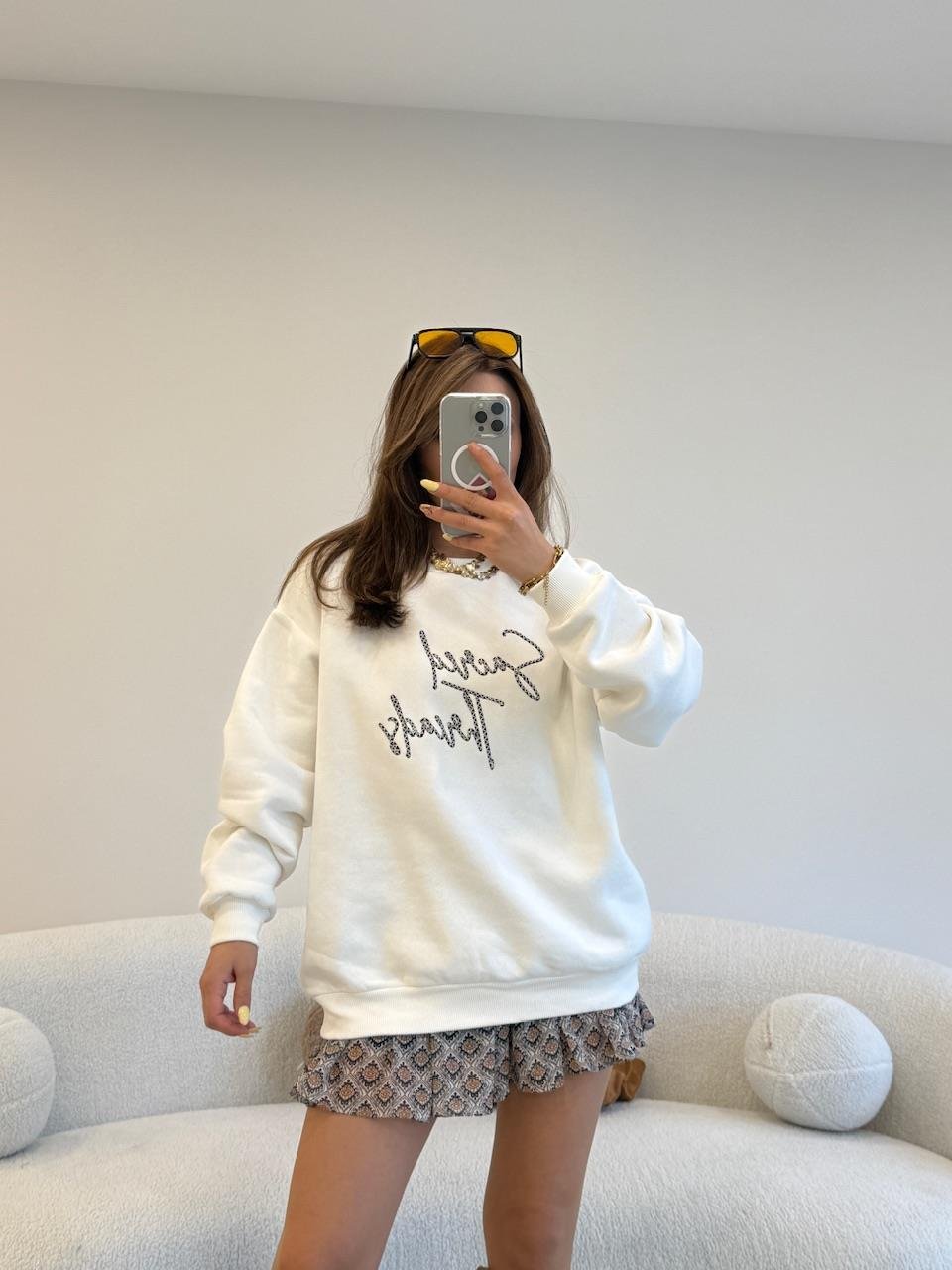 ÖNÜ YAZILI ŞARDONLU SWEATSHIRT BEYAZ